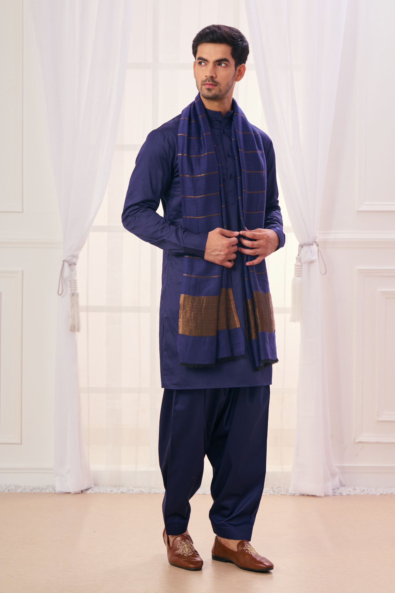 Men's Striper Fine Wool Zari Border Scarf – Zari Stoles – Styling view | Taroob