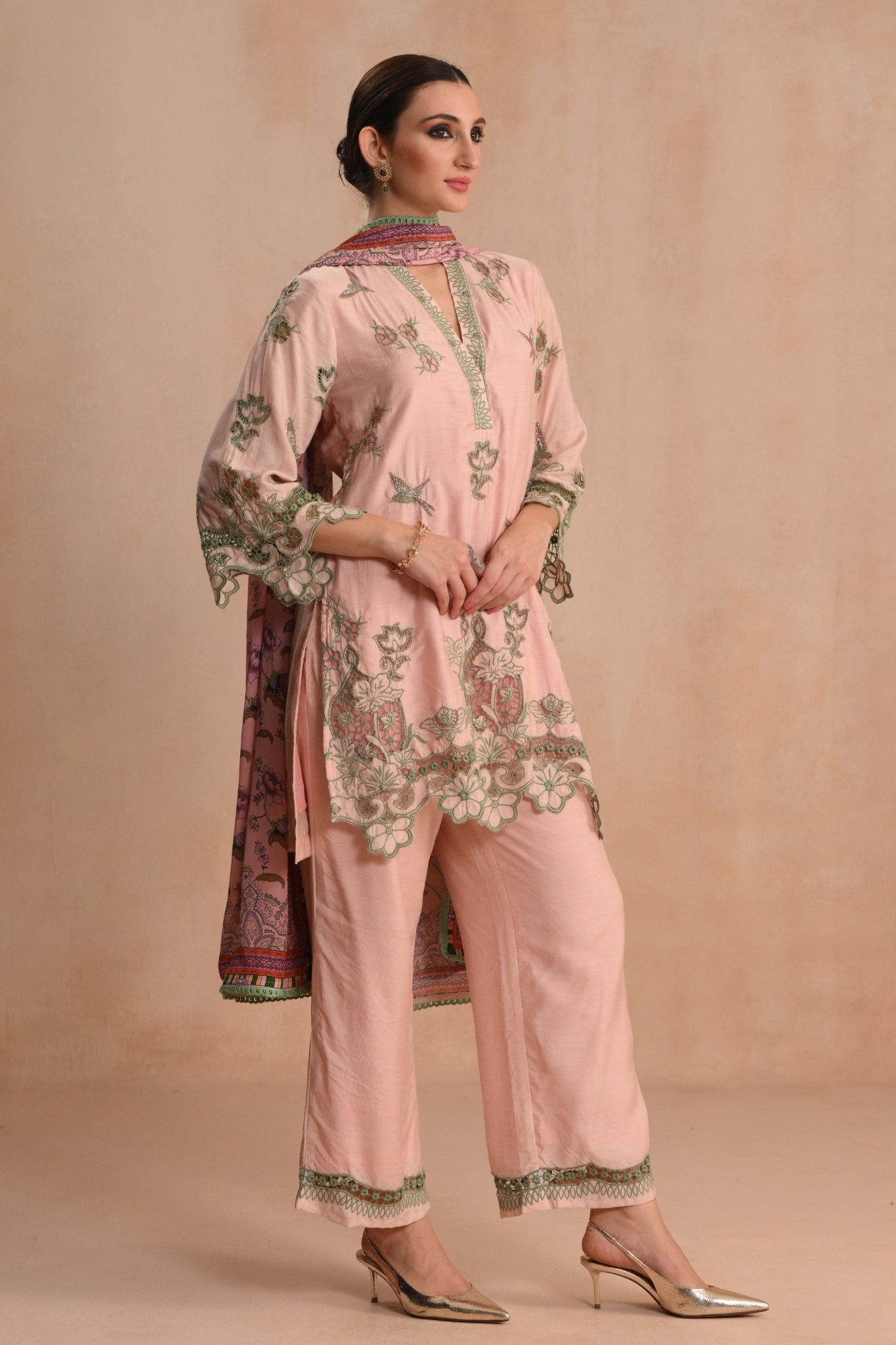 Pink Bagh-e-Gul Embroidered Kurta Set Taroob
