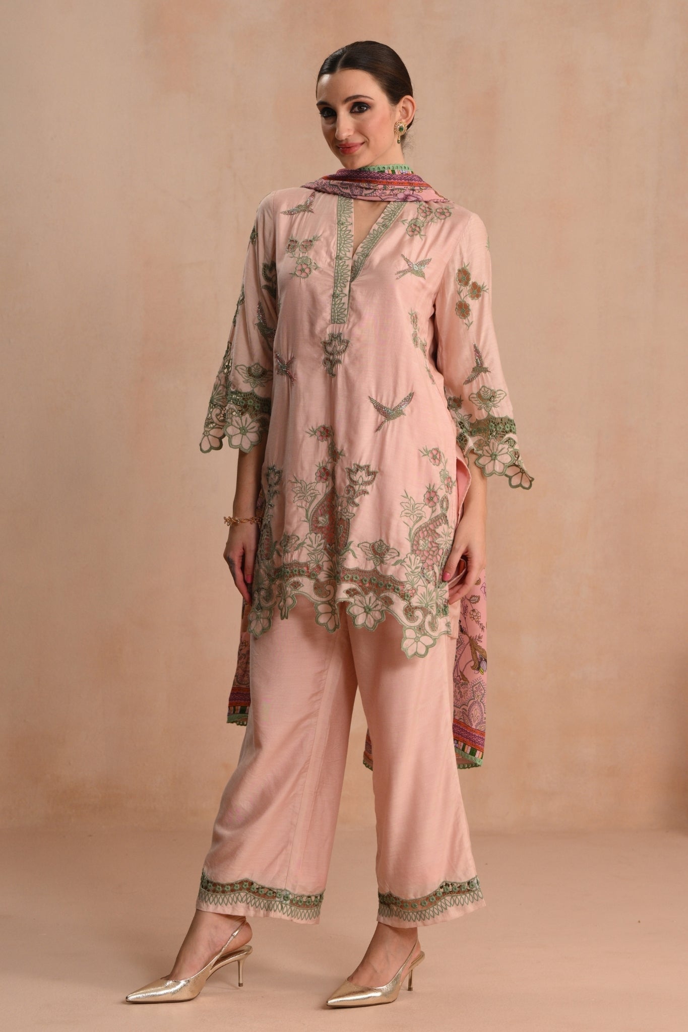 Pink Bagh-e-Gul Embroidered Kurta Set Taroob
