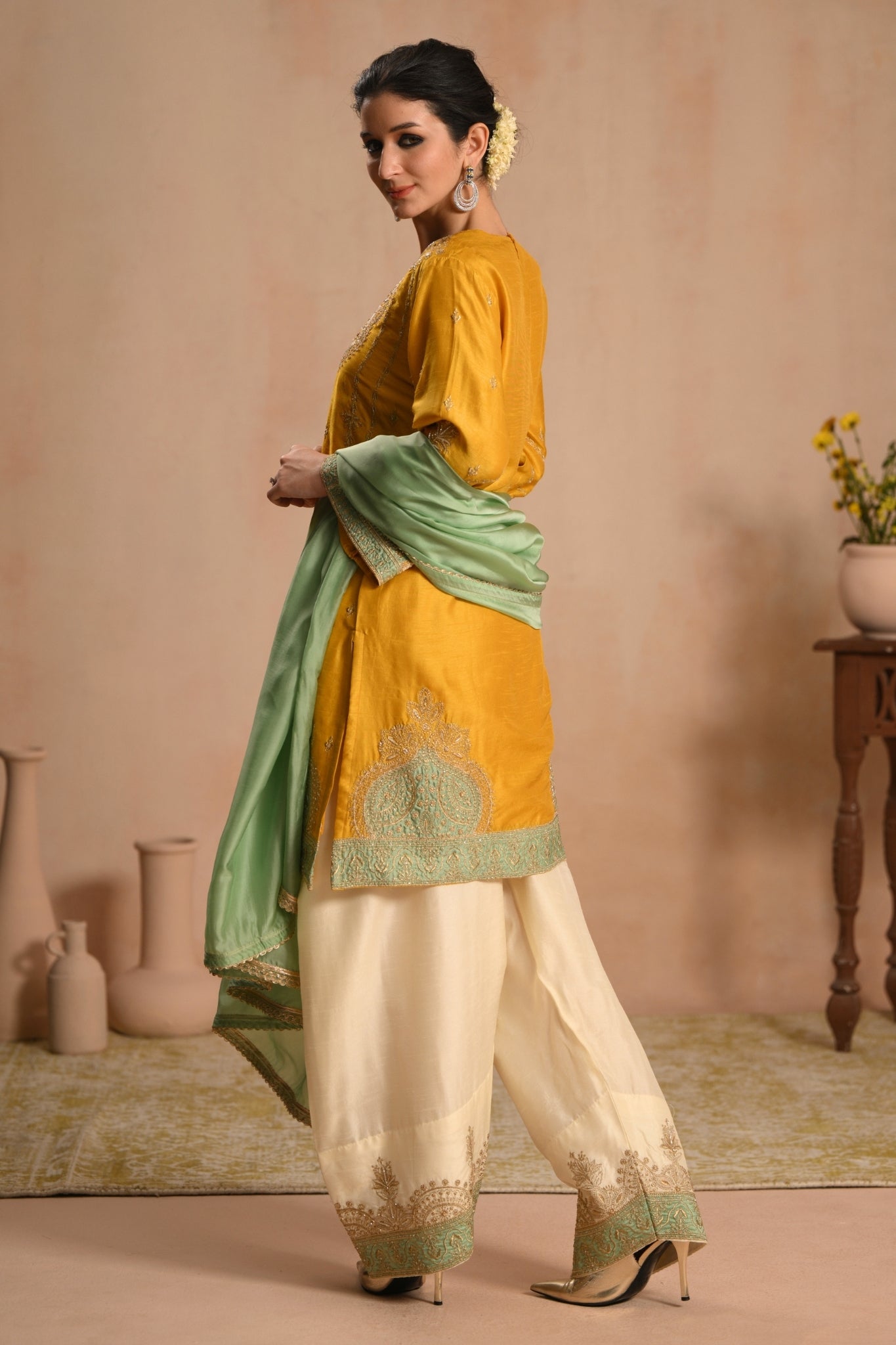 Women's Mustard Sunehri Bagh Embroidered Kurta Set Taroob