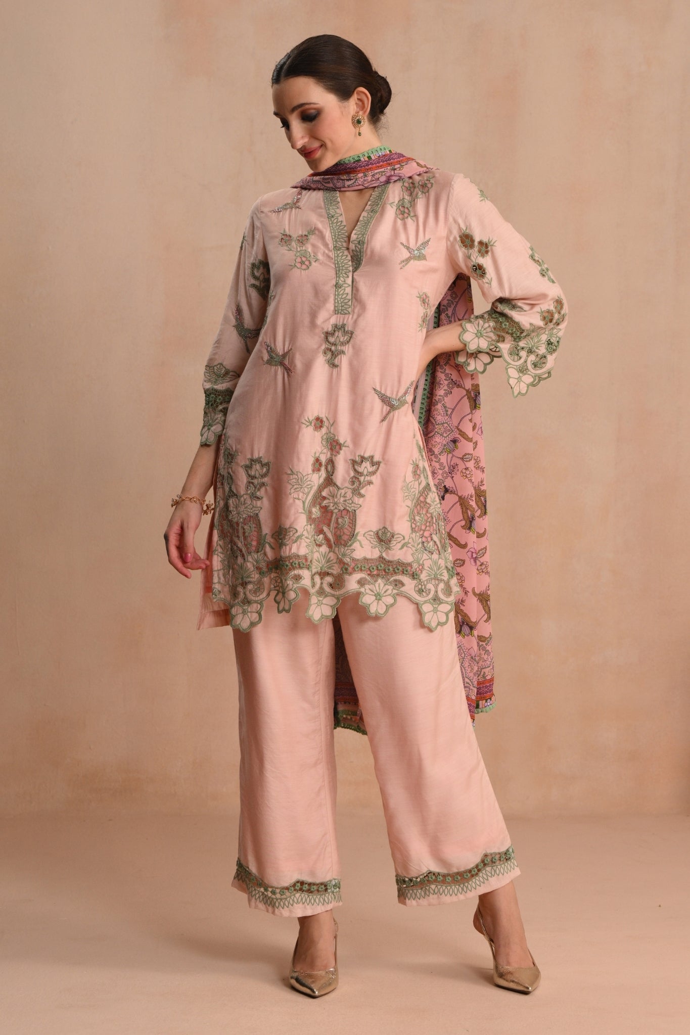 Pink Bagh-e-Gul Embroidered Kurta Set Taroob