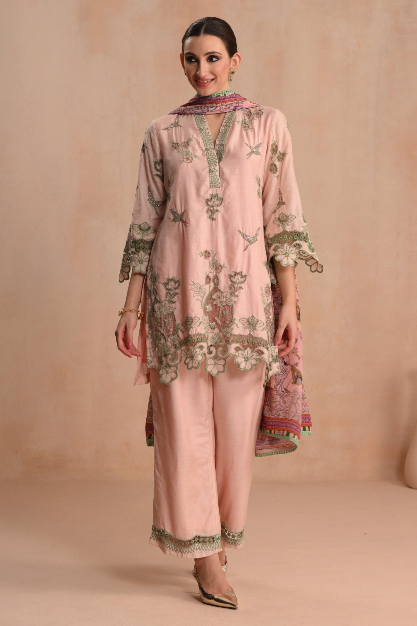 Pink Bagh-e-Gul Embroidered Kurta Set Taroob