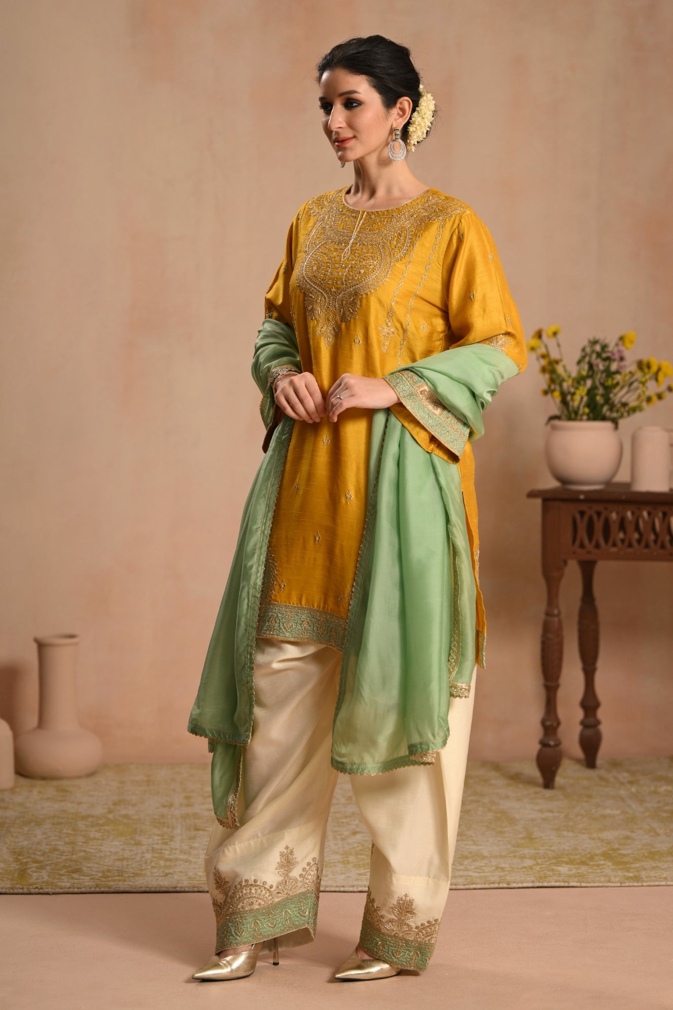 Women's Mustard Sunehri Bagh Embroidered Kurta Set Taroob