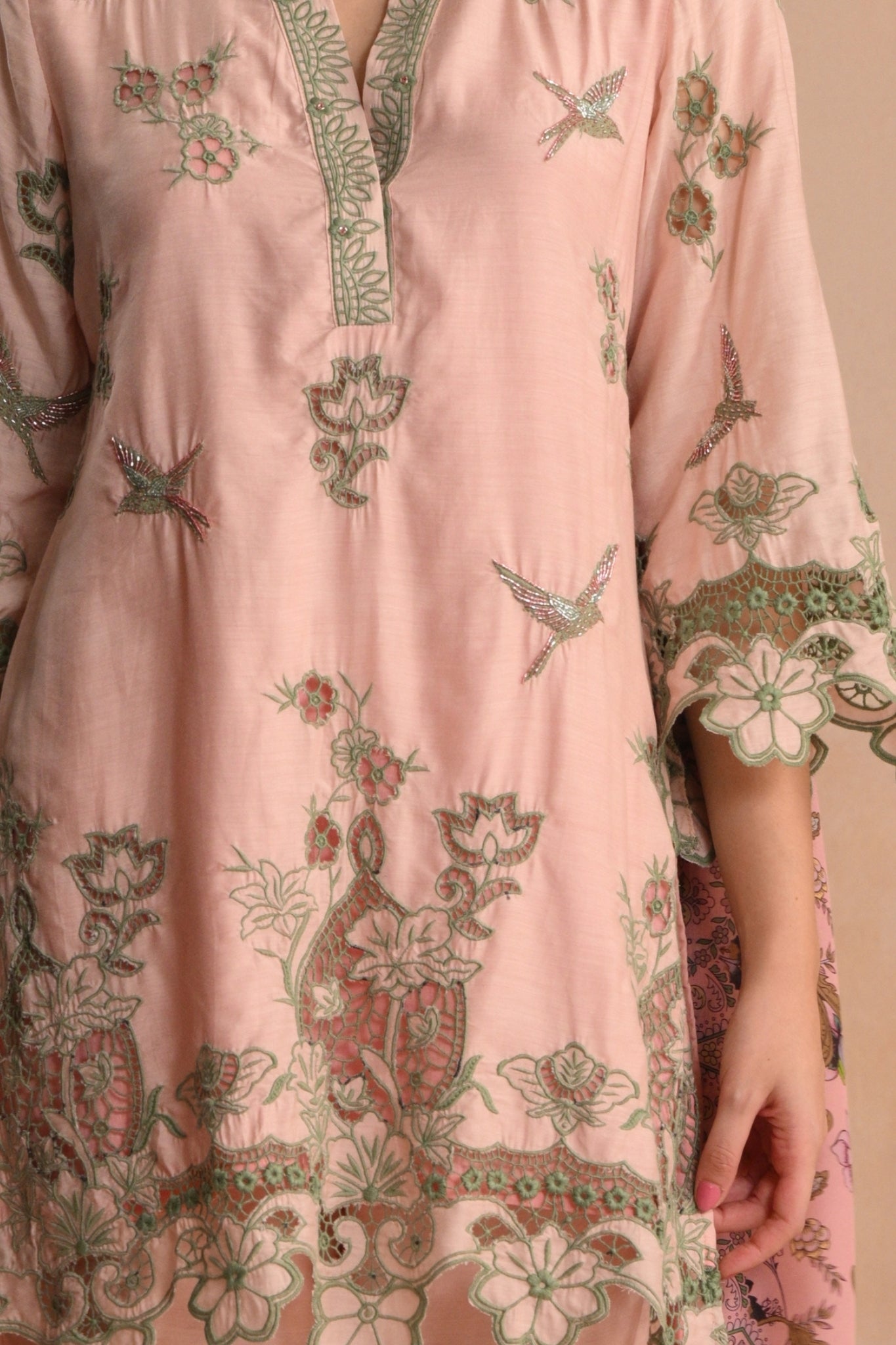 Pink Bagh-e-Gul Embroidered Kurta Set Taroob