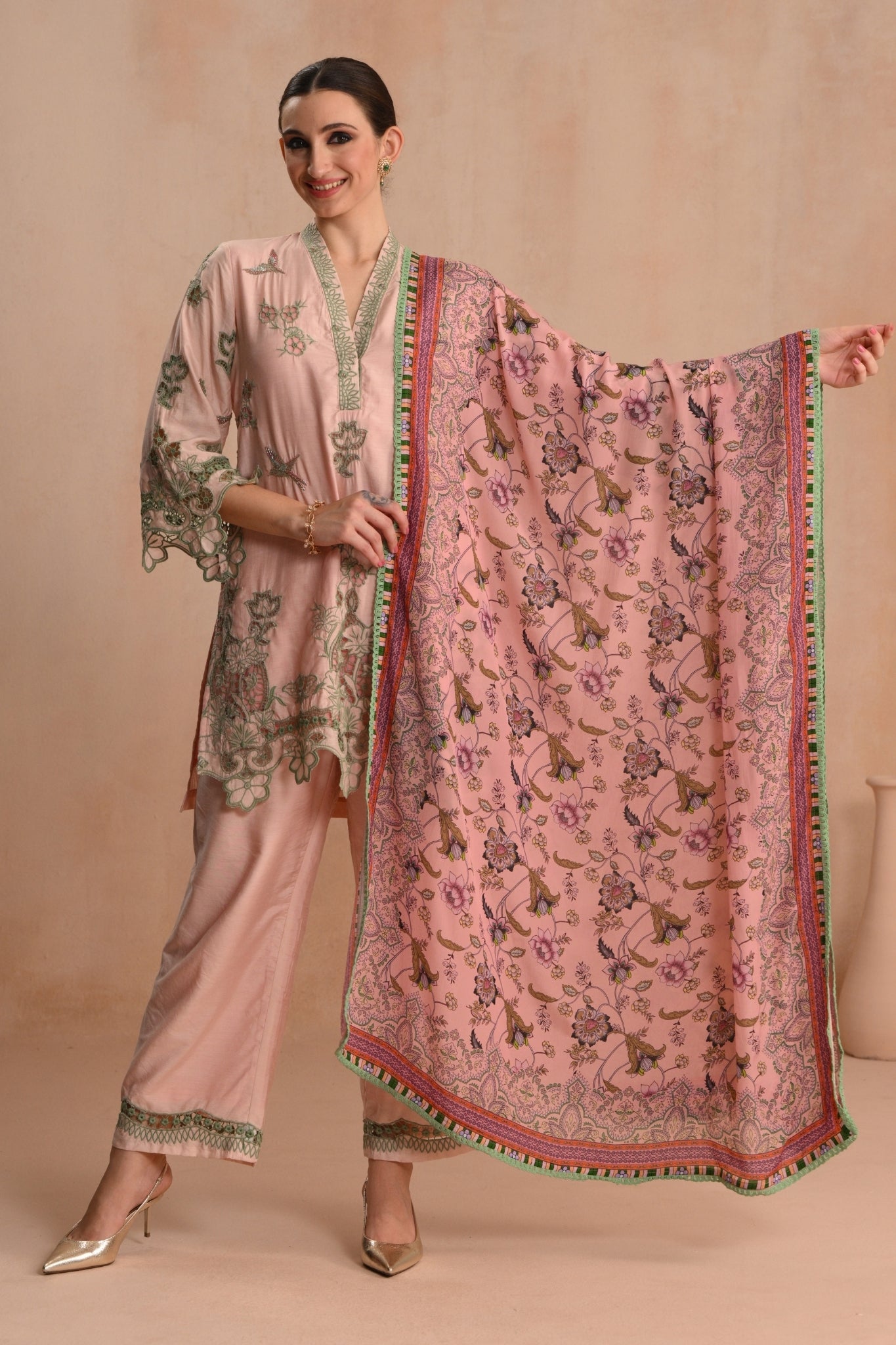 Pink Bagh-e-Gul Embroidered Kurta Set Taroob