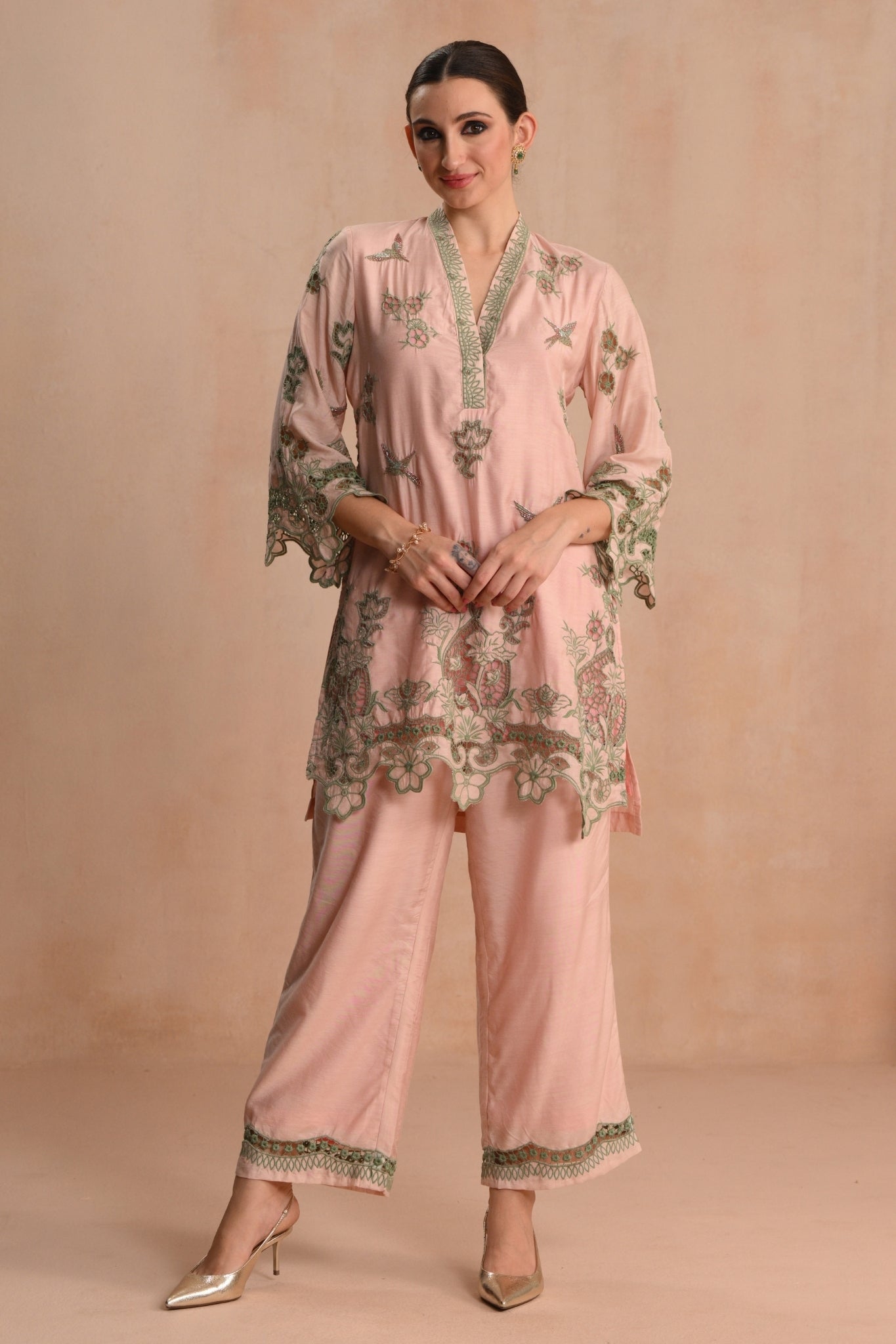 Pink Bagh-e-Gul Embroidered Kurta Set Taroob