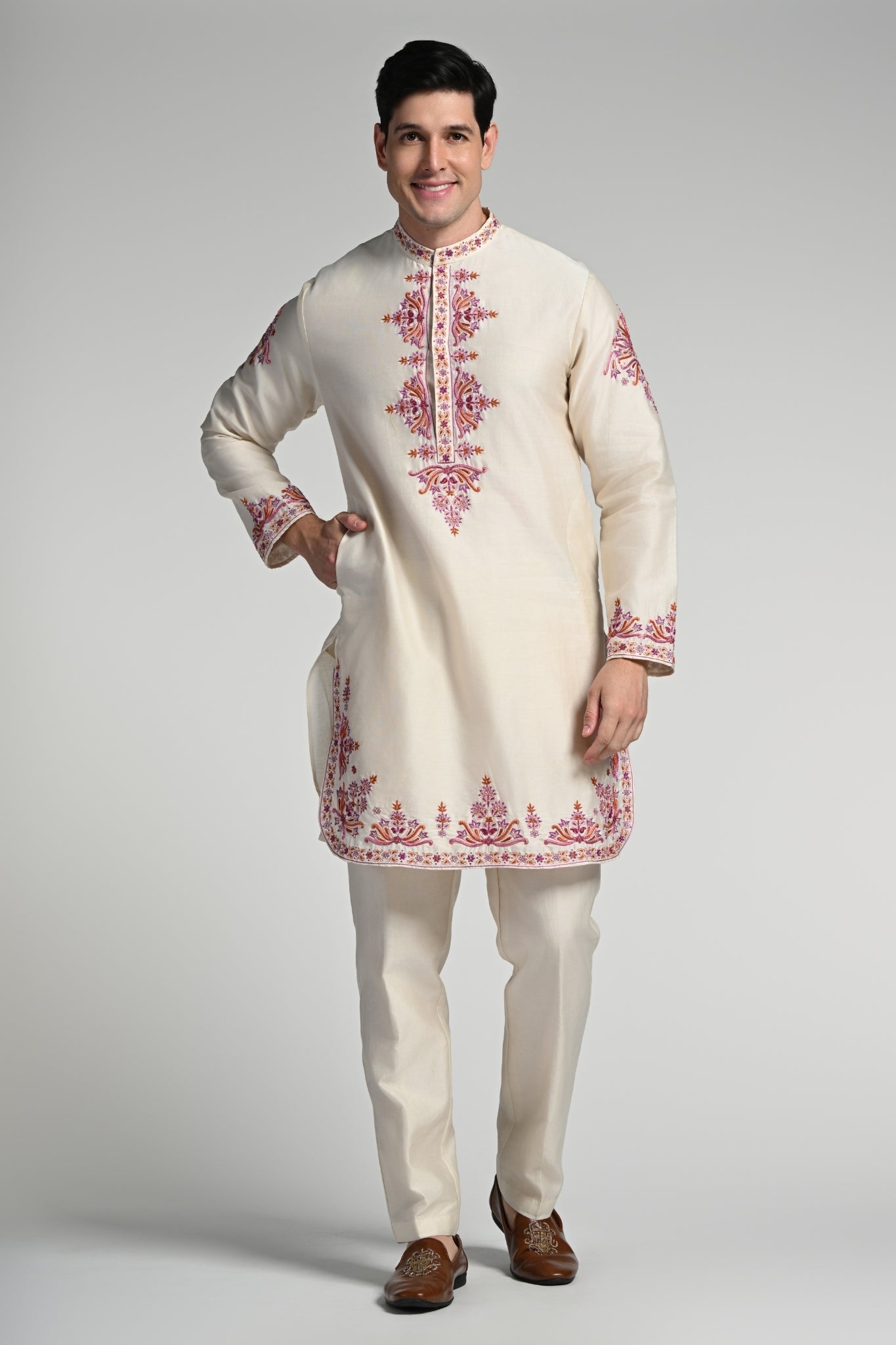 Hand Embroidered Zardozi Kurta Pajama Set – Men's – Image 8 | Taroob