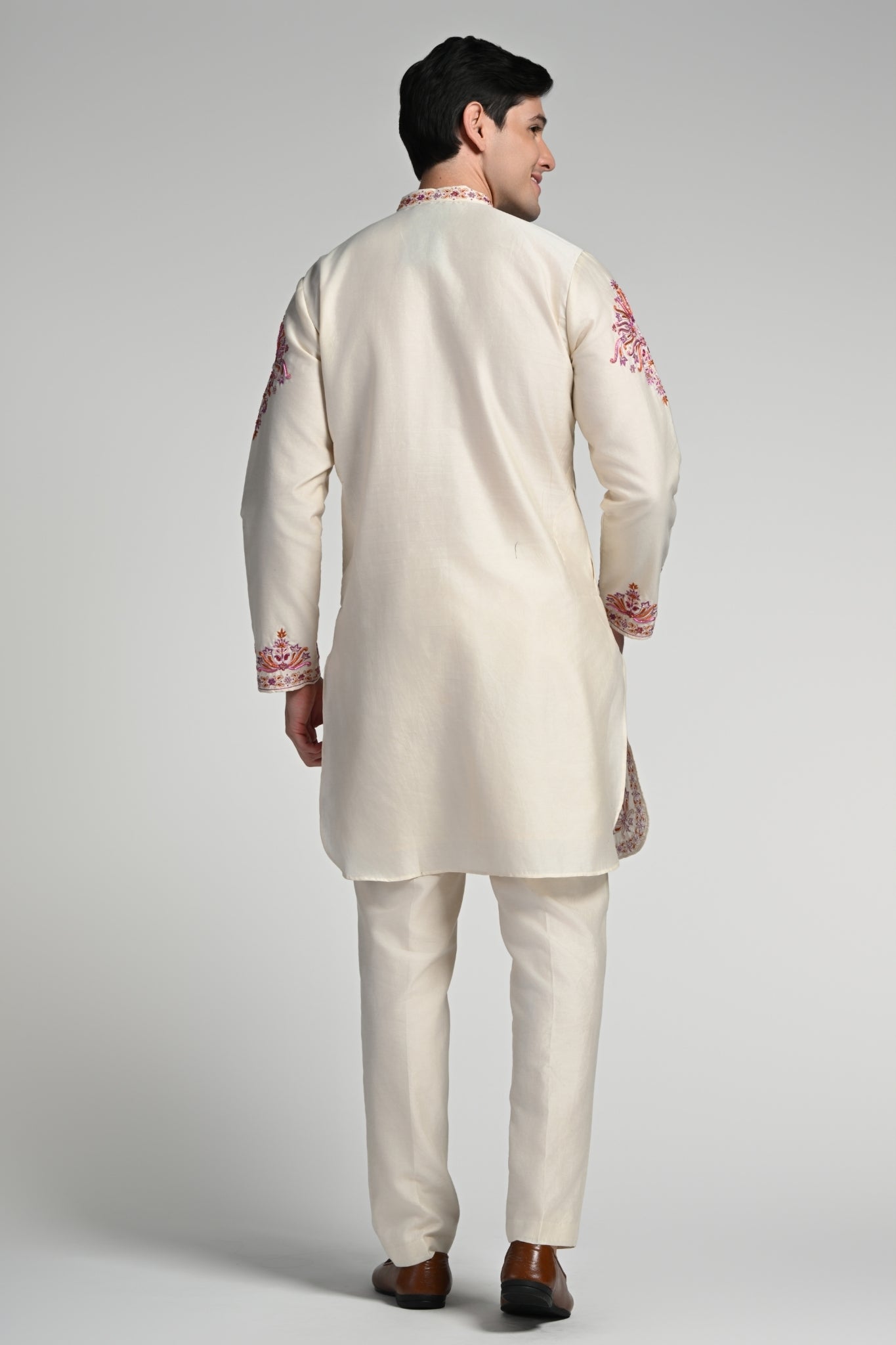 Hand Embroidered Zardozi Kurta Pajama Set – Men's – Image 7 | Taroob