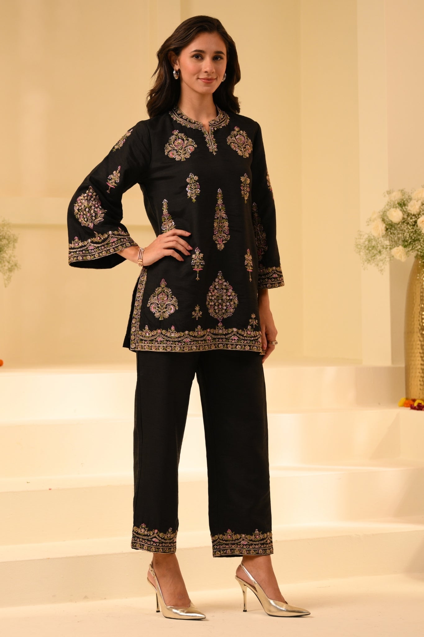 Taroob Kashmiri ki Kali Embroidered Kurta Set