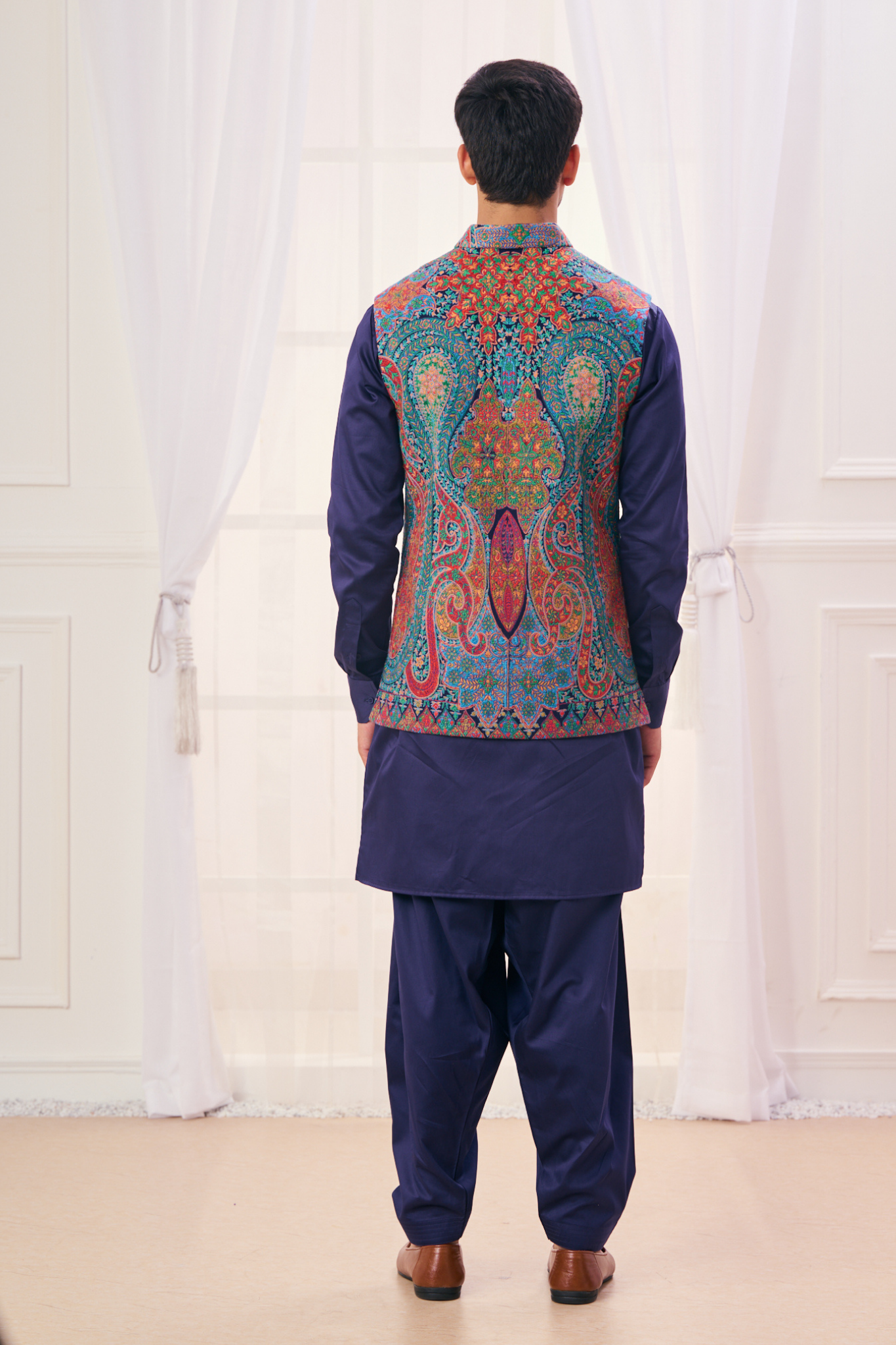 Taroob Kashmiri Sozni Embroidered Men's Bandi