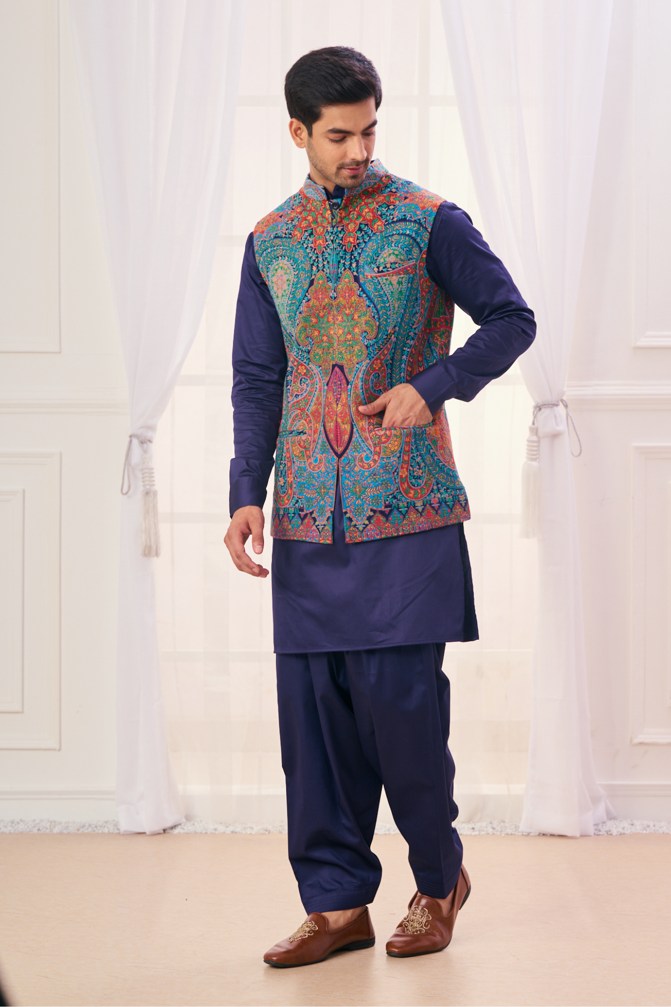 Taroob Kashmiri Sozni Embroidered Men's Bandi