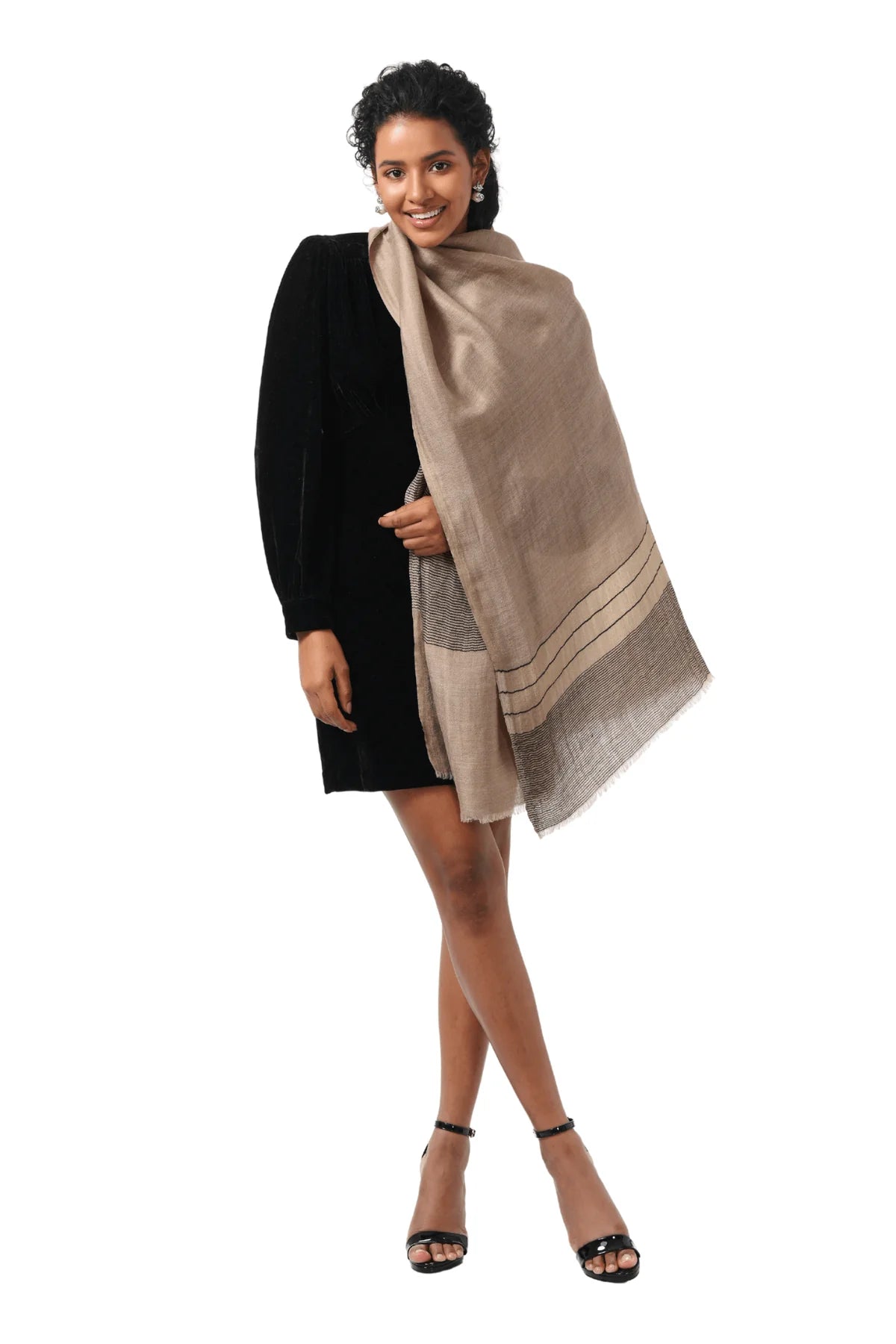 Couple Gift Set of Zari Stole for Him & Jamawar Stole for Her – Women's Gift Boxes for His & Her – Detail view | Taroob