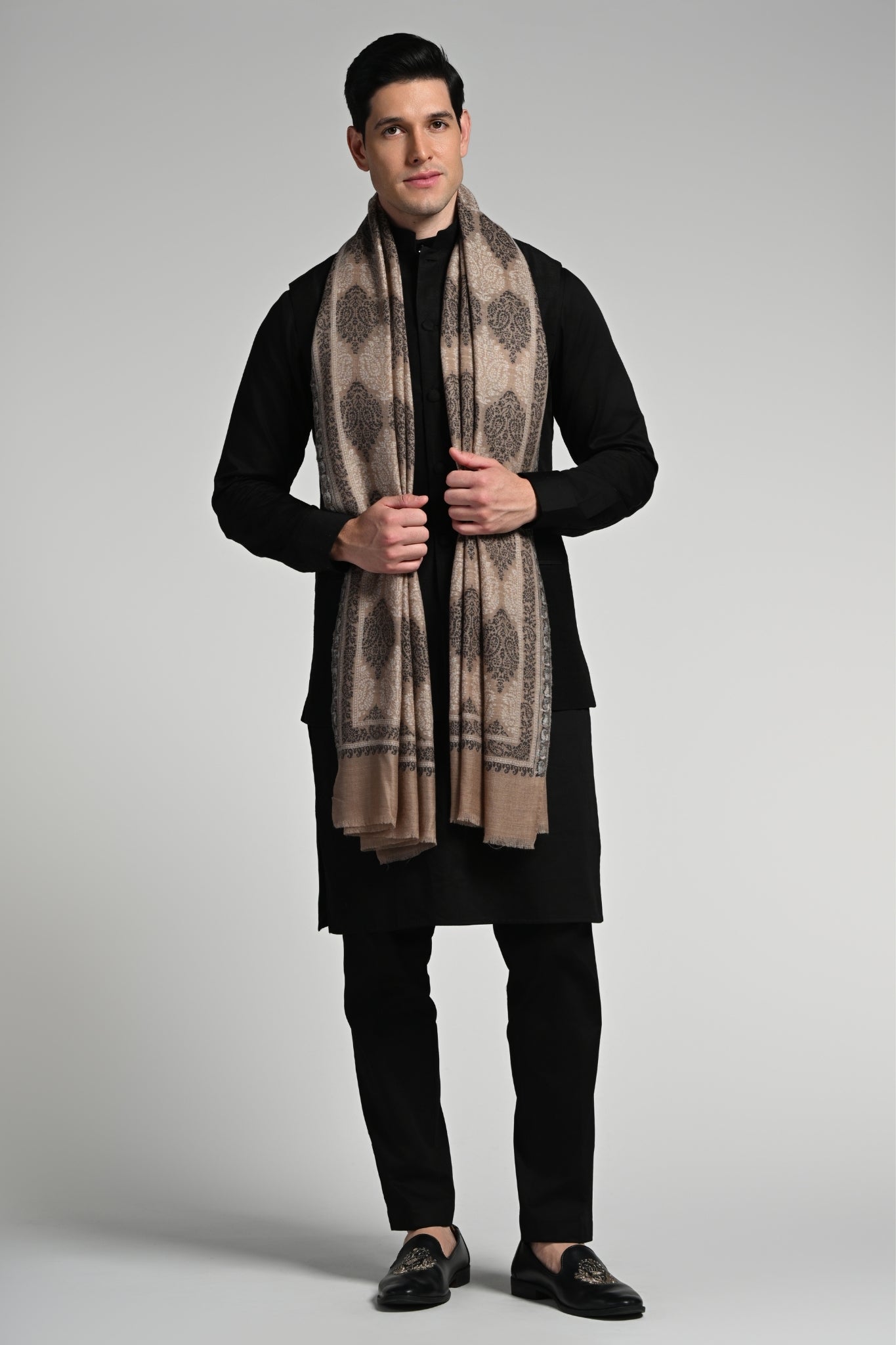 Taroob Fine Wool Kashmiri Jaal Kaani Stole