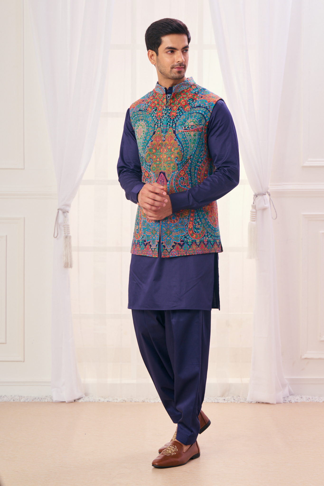 Taroob Kashmiri Sozni Embroidered Men's Bandi