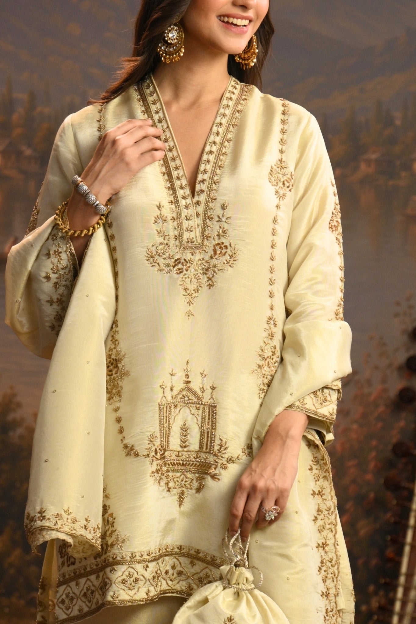 Ivory Jharokha Mahal Embroidered Kurta Set Taroob