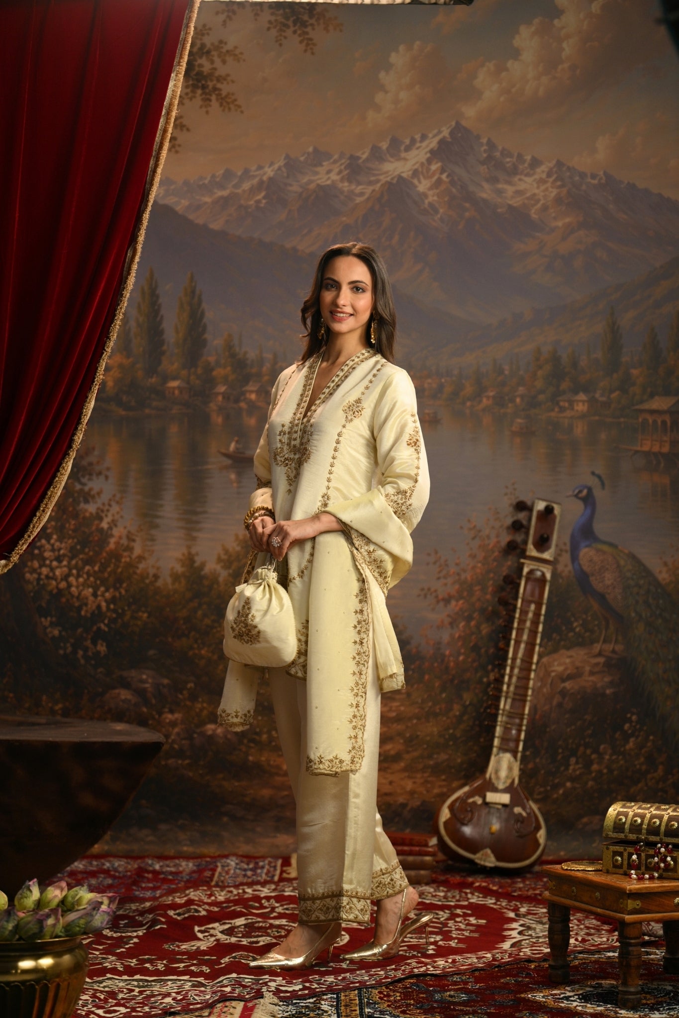 Ivory Jharokha Mahal Embroidered Kurta Set Taroob