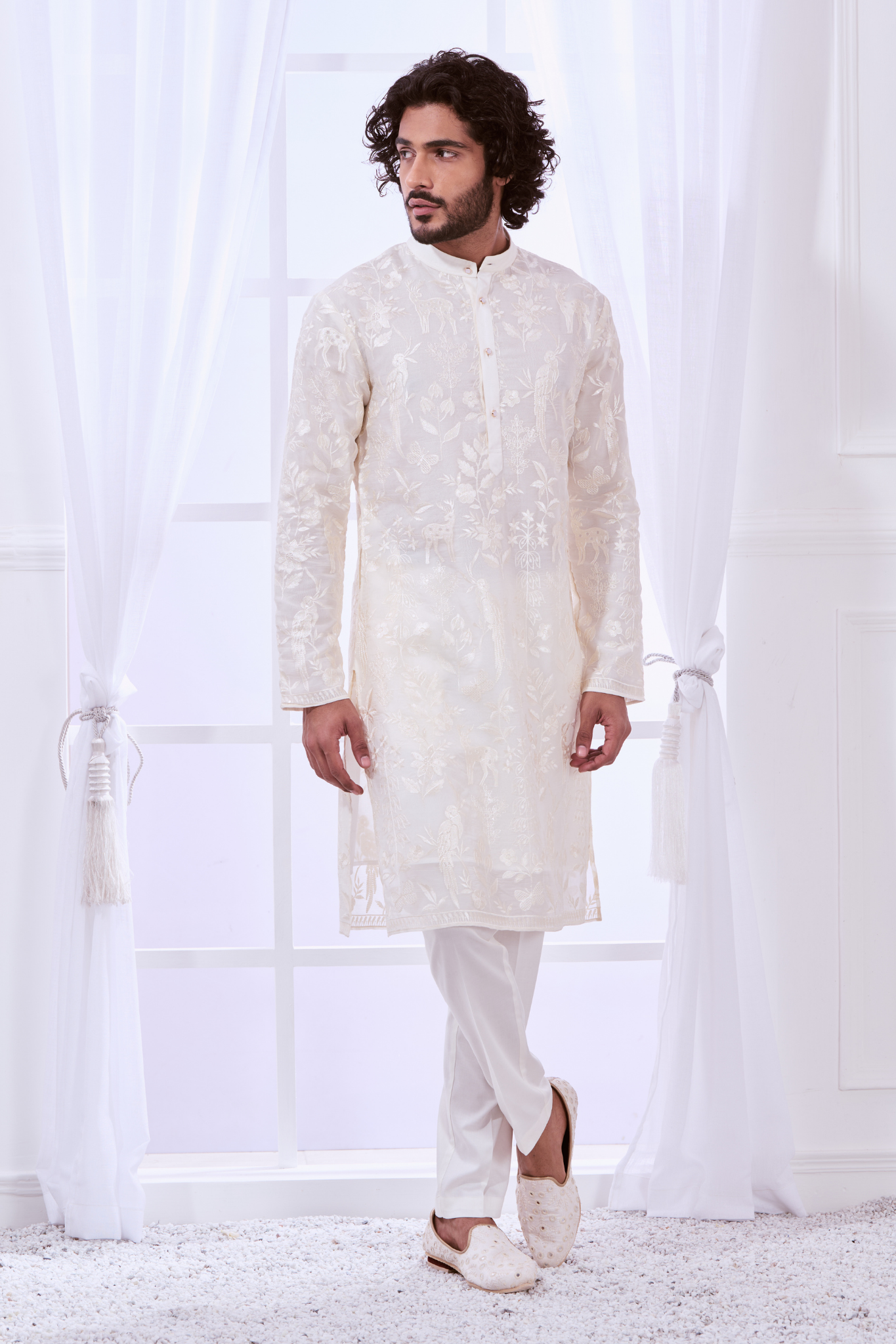 Safari Chikenkari Kurta Pajama Set – Men's Chikankari Kurta Set – Alternate view | Taroob