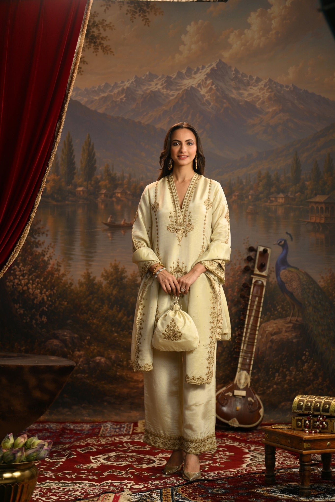 Ivory Jharokha Mahal Embroidered Kurta Set Taroob