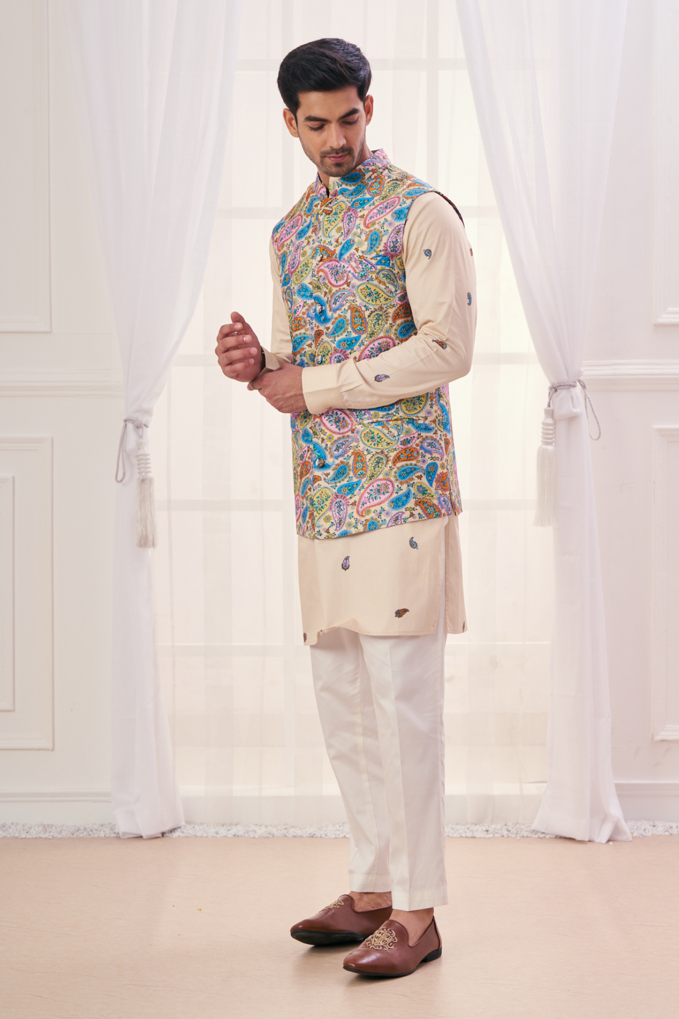 Taroob Majestic Paisley Kalamkari Embroidered Men's Bandi