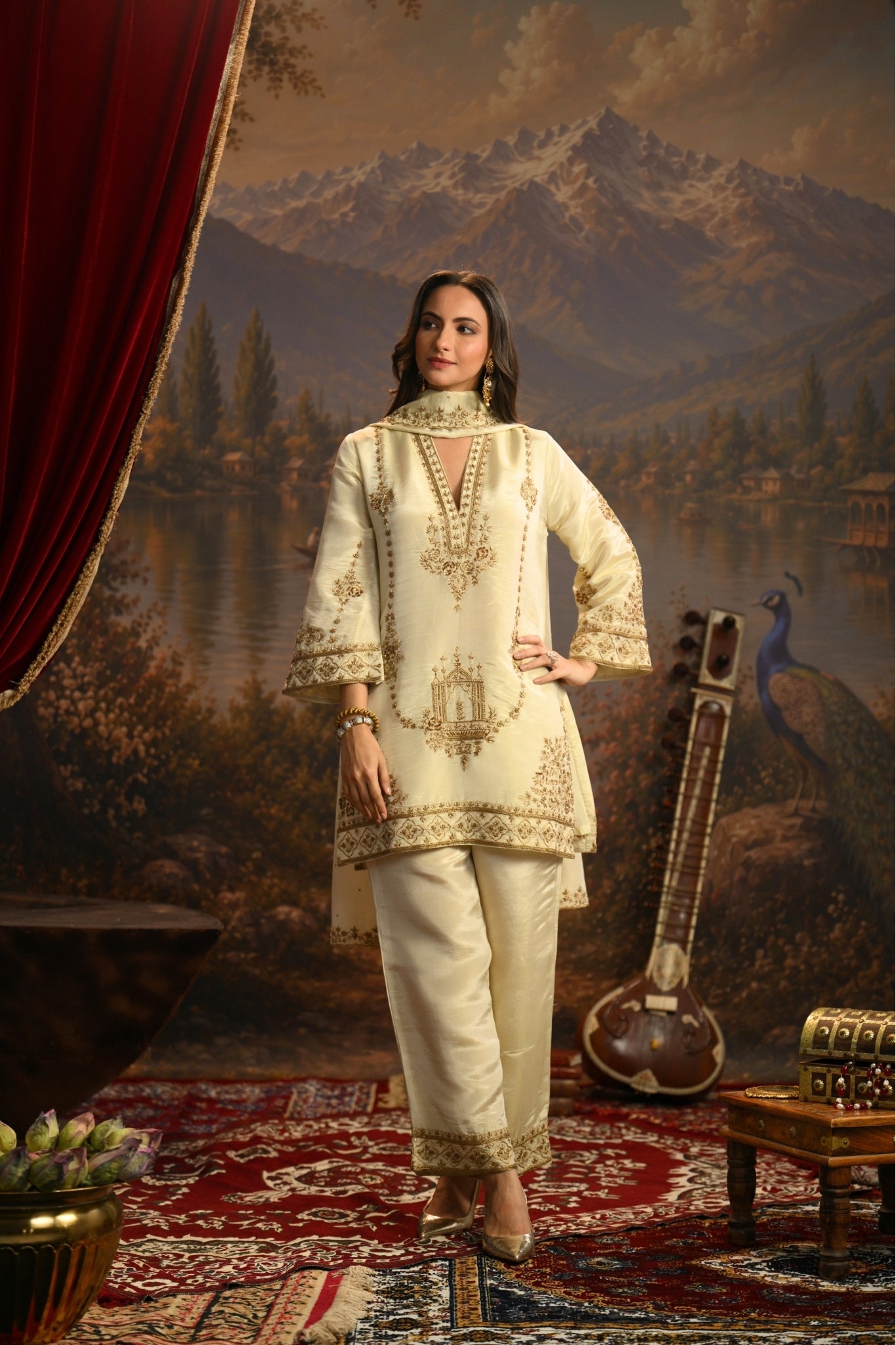 Ivory Jharokha Mahal Embroidered Kurta Set Taroob