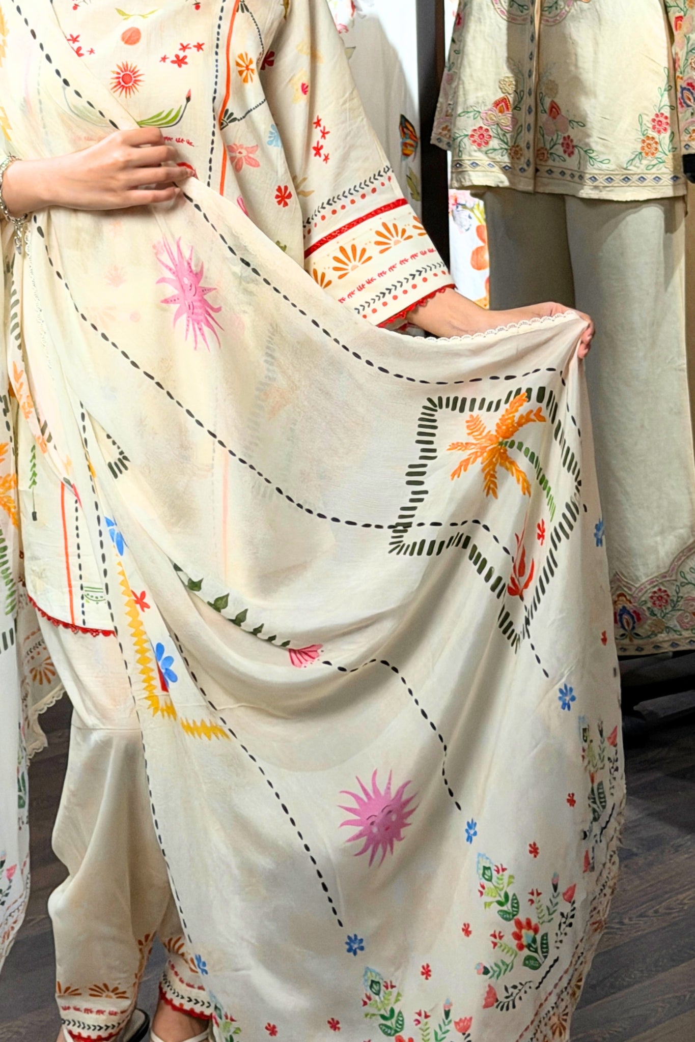 Desert Wink Cotton Kurta Set – Women's – Styling view | Taroob