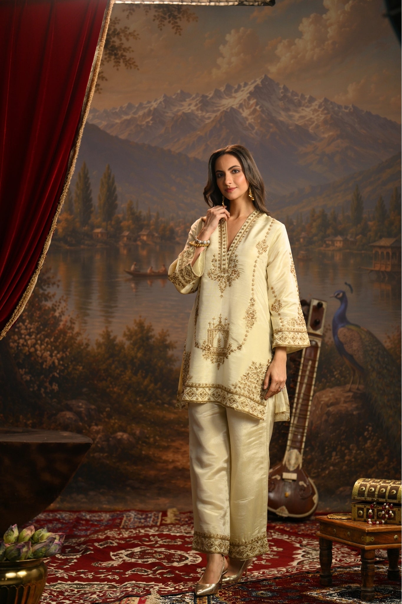 Ivory Jharokha Mahal Embroidered Kurta Set Taroob