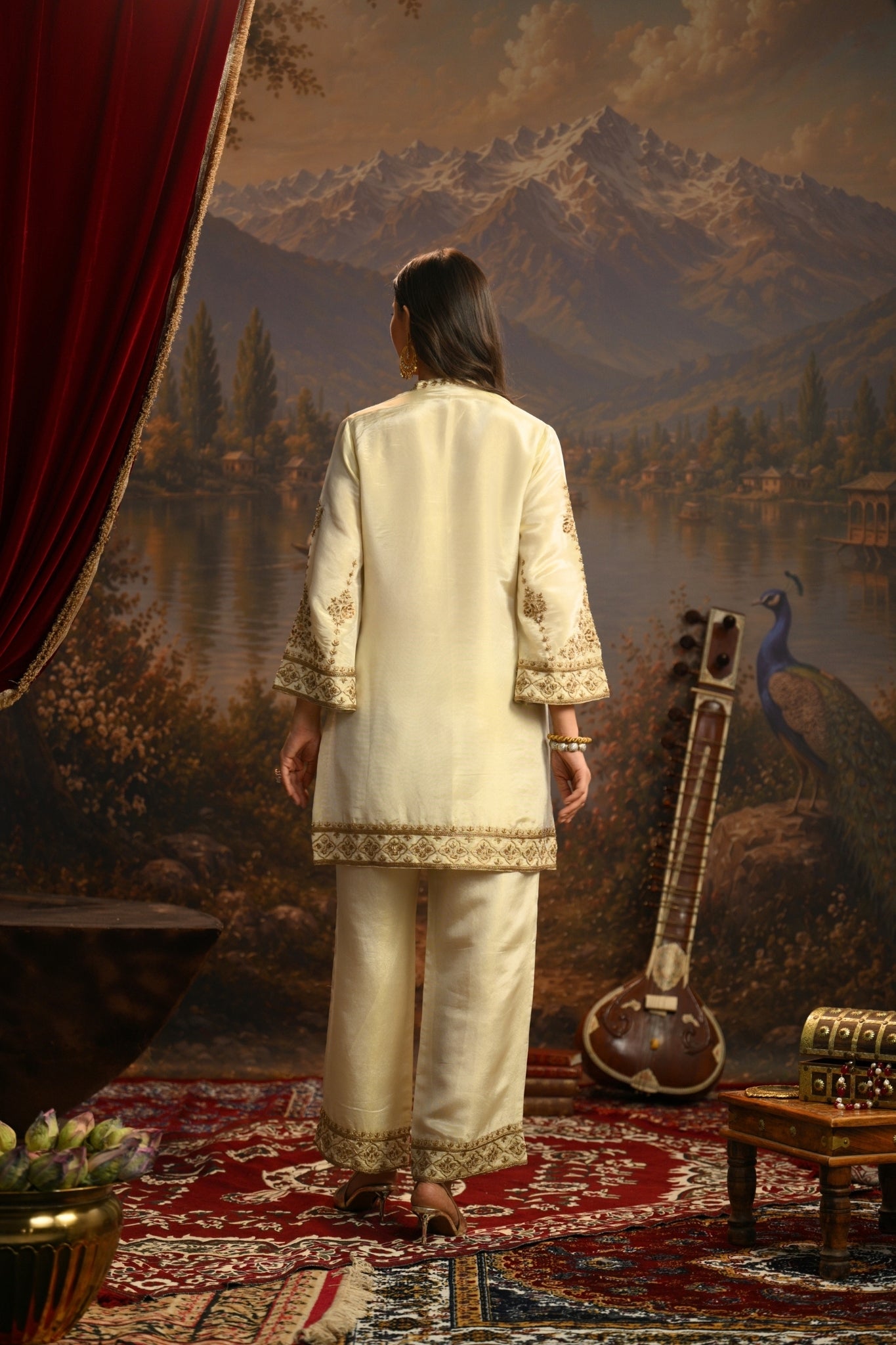 Ivory Jharokha Mahal Embroidered Kurta Set Taroob