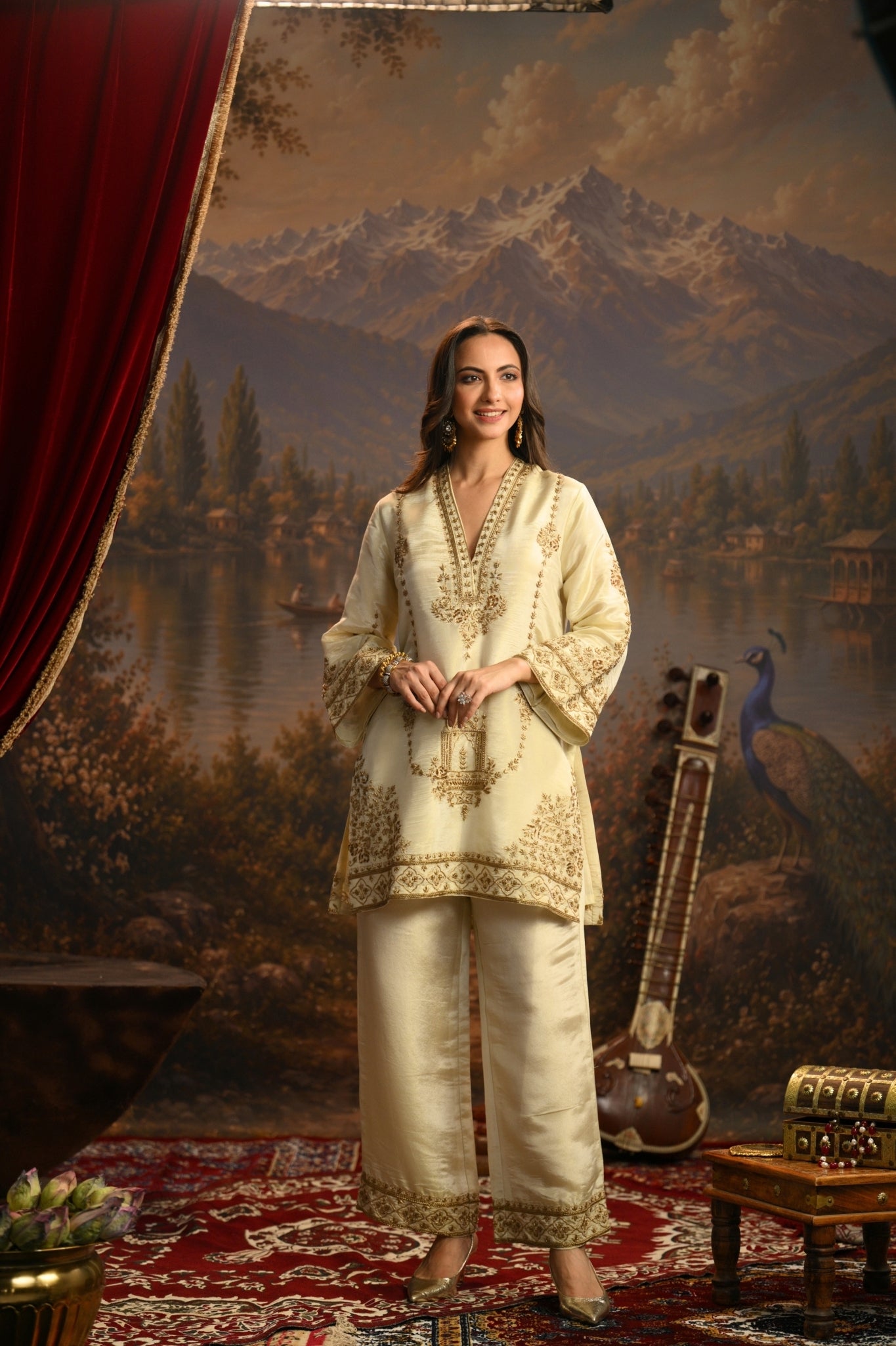 Ivory Jharokha Mahal Embroidered Kurta Set Taroob