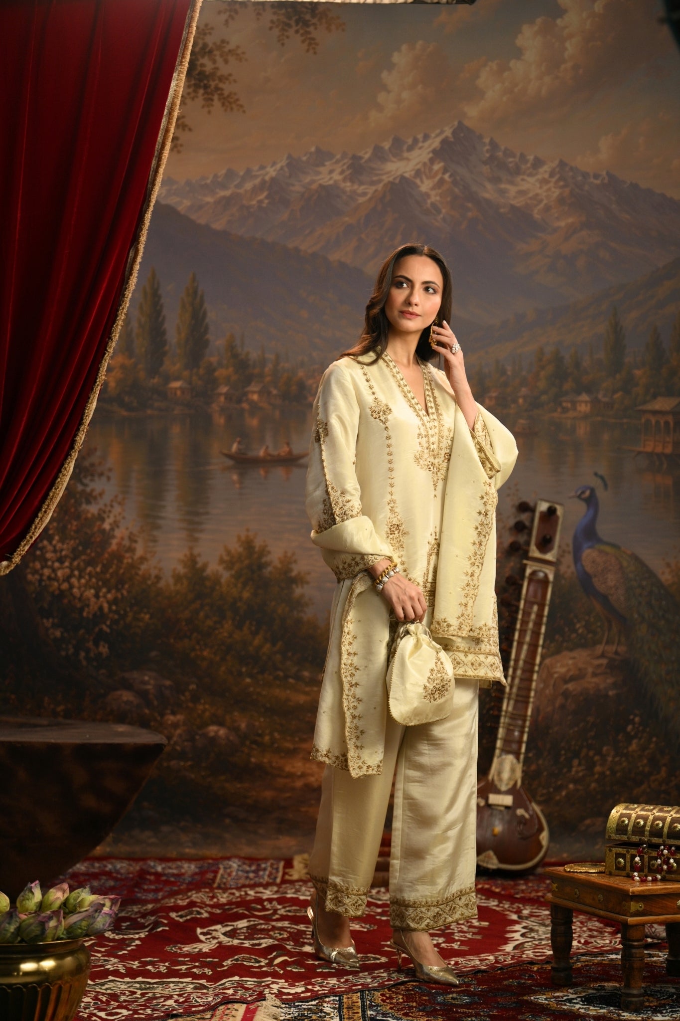 Ivory Jharokha Mahal Embroidered Kurta Set Taroob