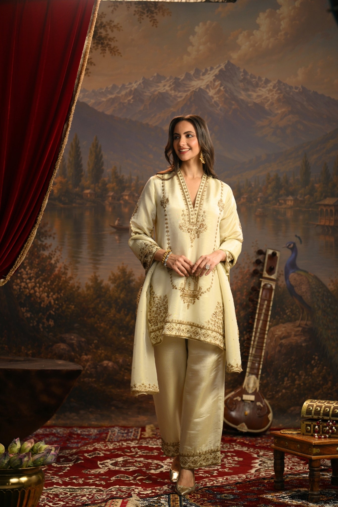 Ivory Jharokha Mahal Embroidered Kurta Set Taroob