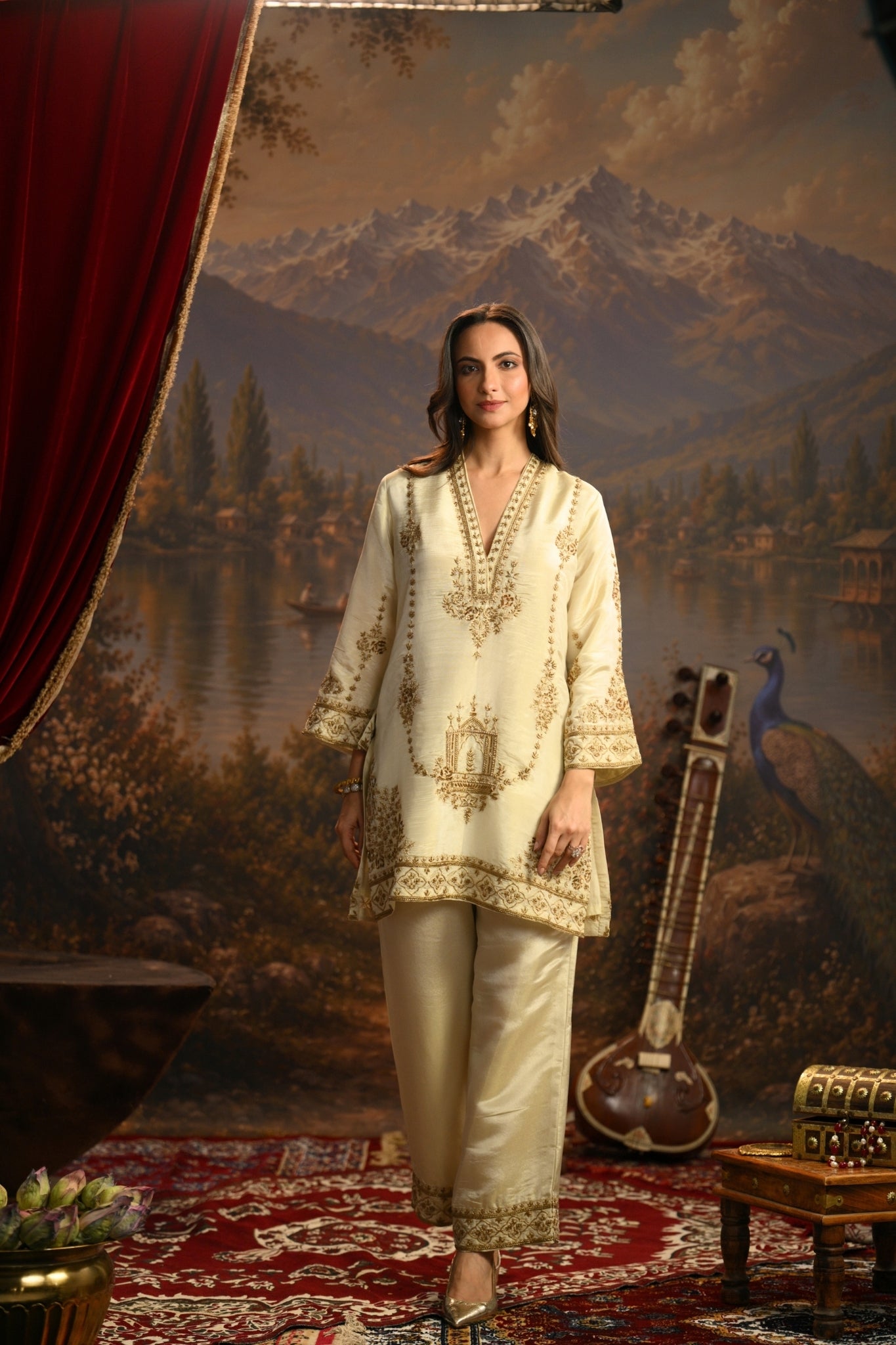 Ivory Jharokha Mahal Embroidered Kurta Set Taroob