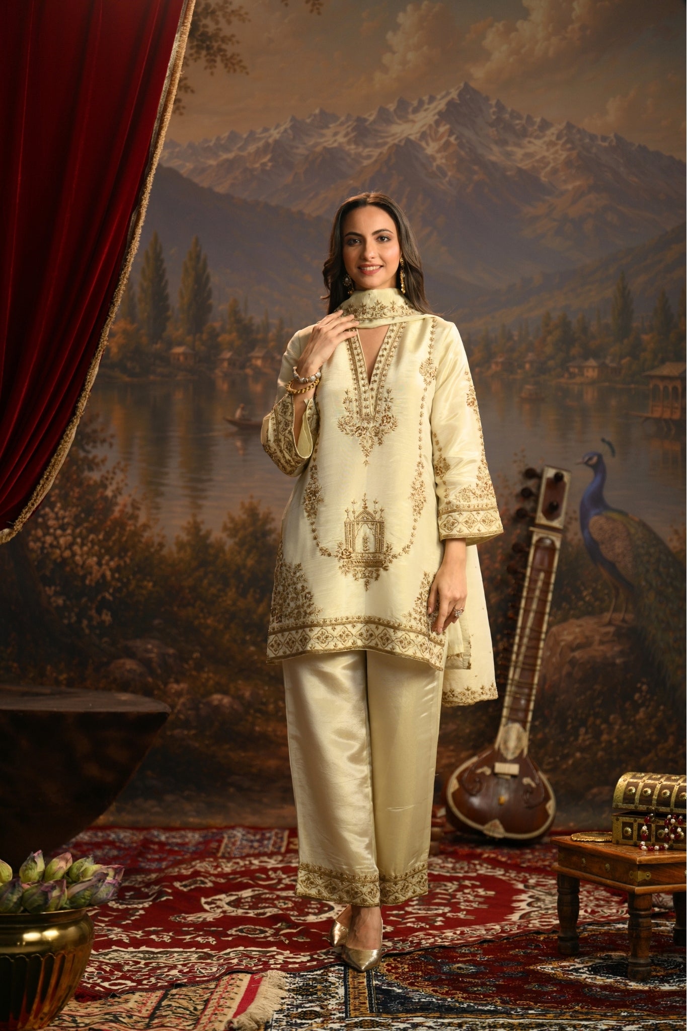 Ivory Jharokha Mahal Embroidered Kurta Set Taroob