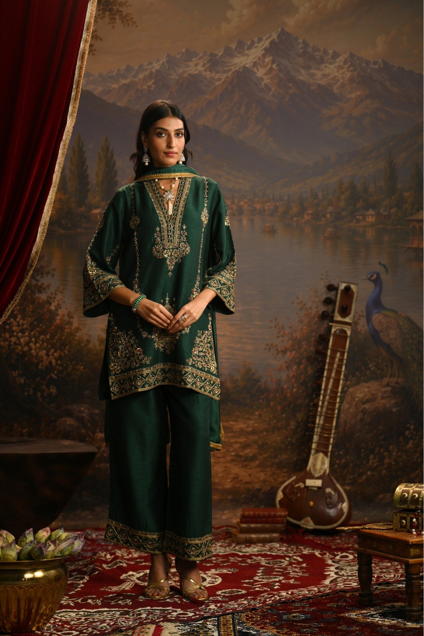 Green Jharokha Mahal Embroidered Kurta Set Taroob