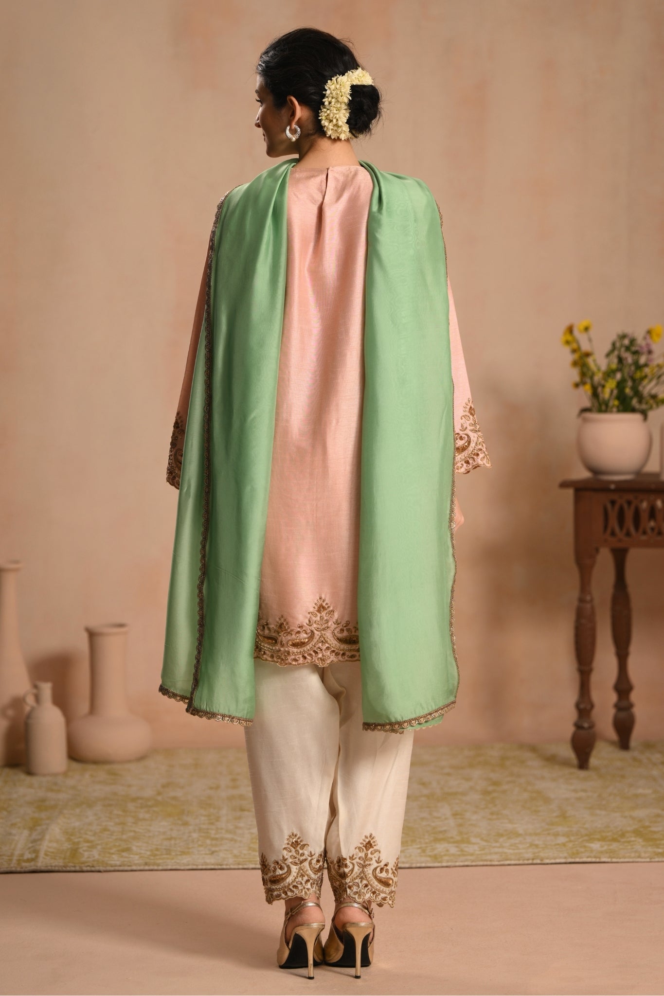 Women's Blush Pink Zareen Handembroidered Kurta Set Taroob