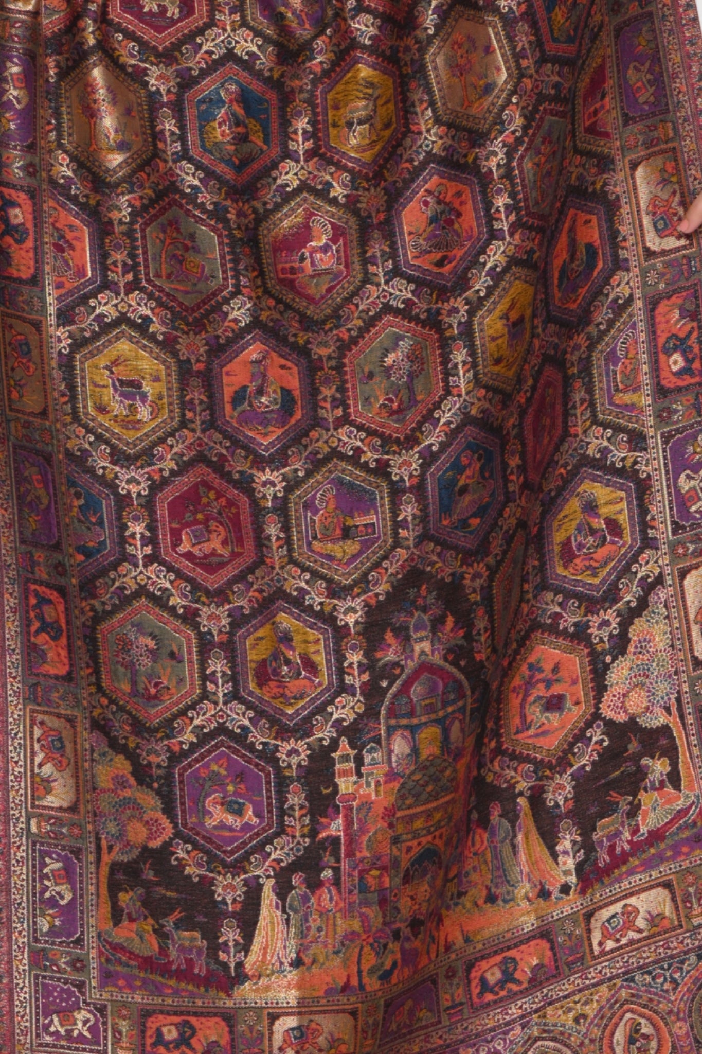 Taroob Resham Heritage Mughal Stole