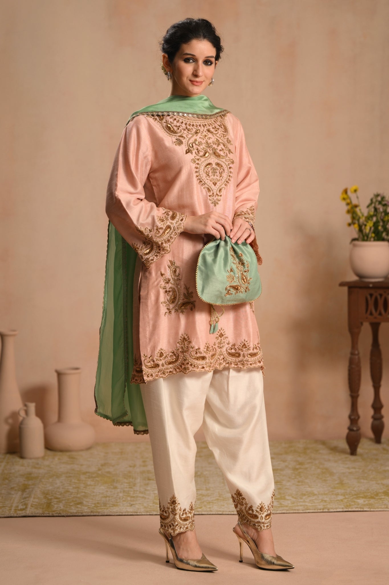 Women's Blush Pink Zareen Handembroidered Kurta Set Taroob