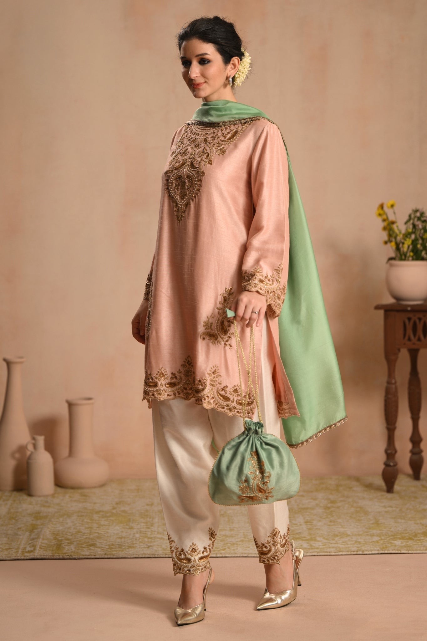 Women's Blush Pink Zareen Handembroidered Kurta Set Taroob