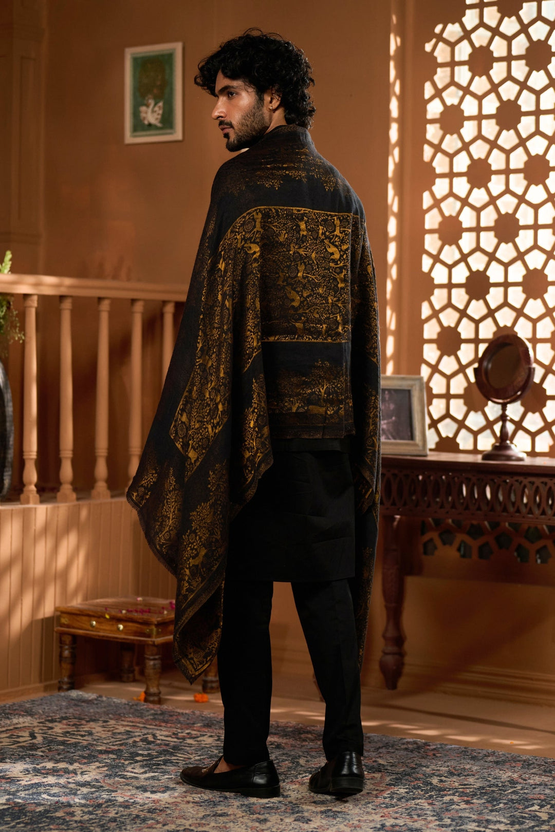 Taroob Fine Wool Shikara Zari Stole