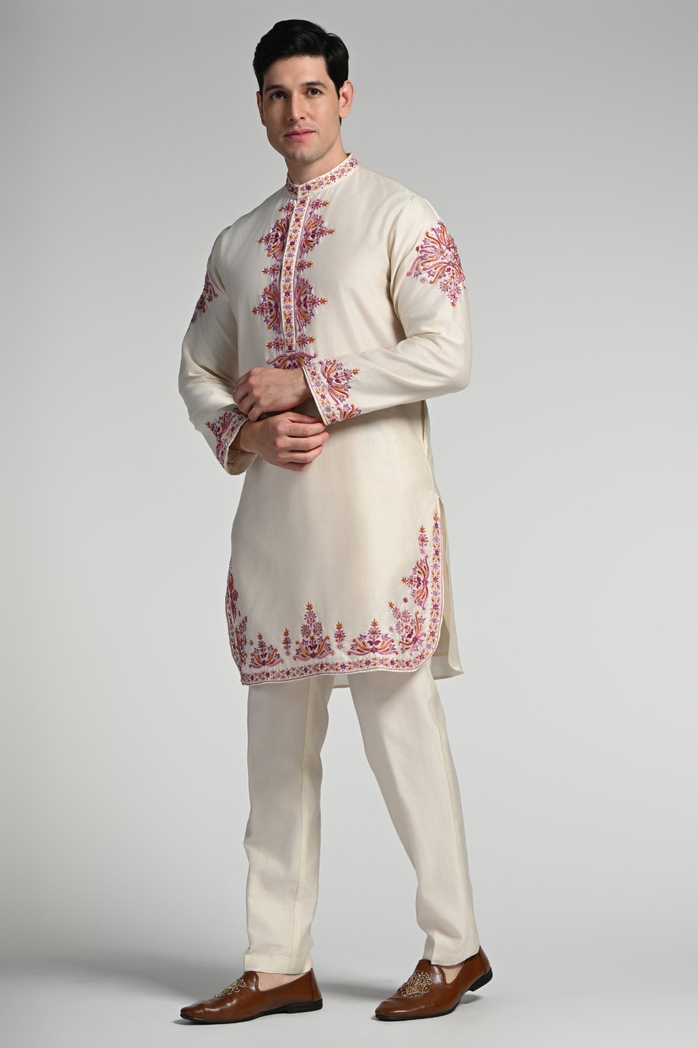 Hand Embroidered Zardozi Kurta Pajama Set – Men's – Image 2 | Taroob
