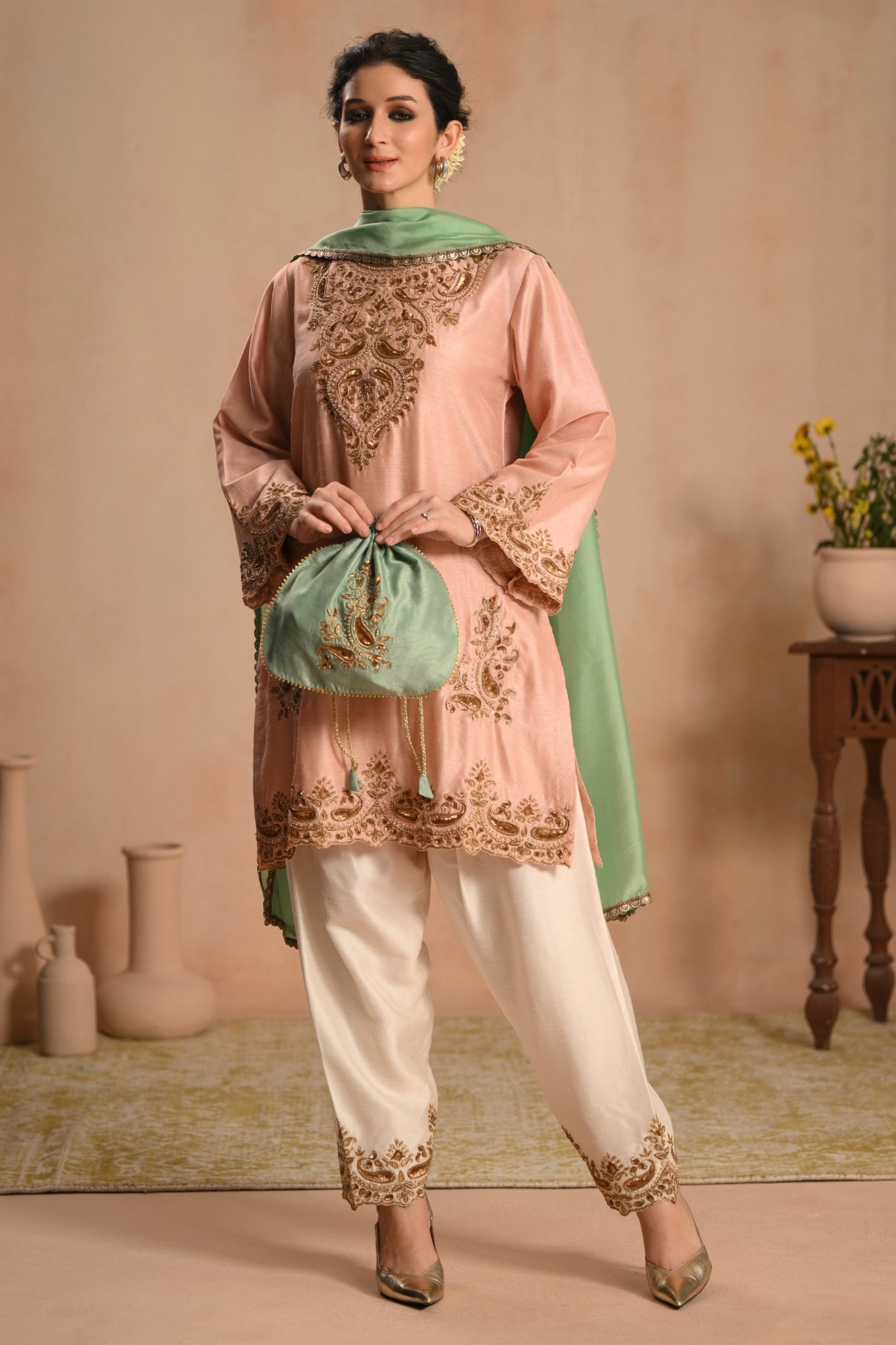 Women's Blush Pink Zareen Handembroidered Kurta Set Taroob