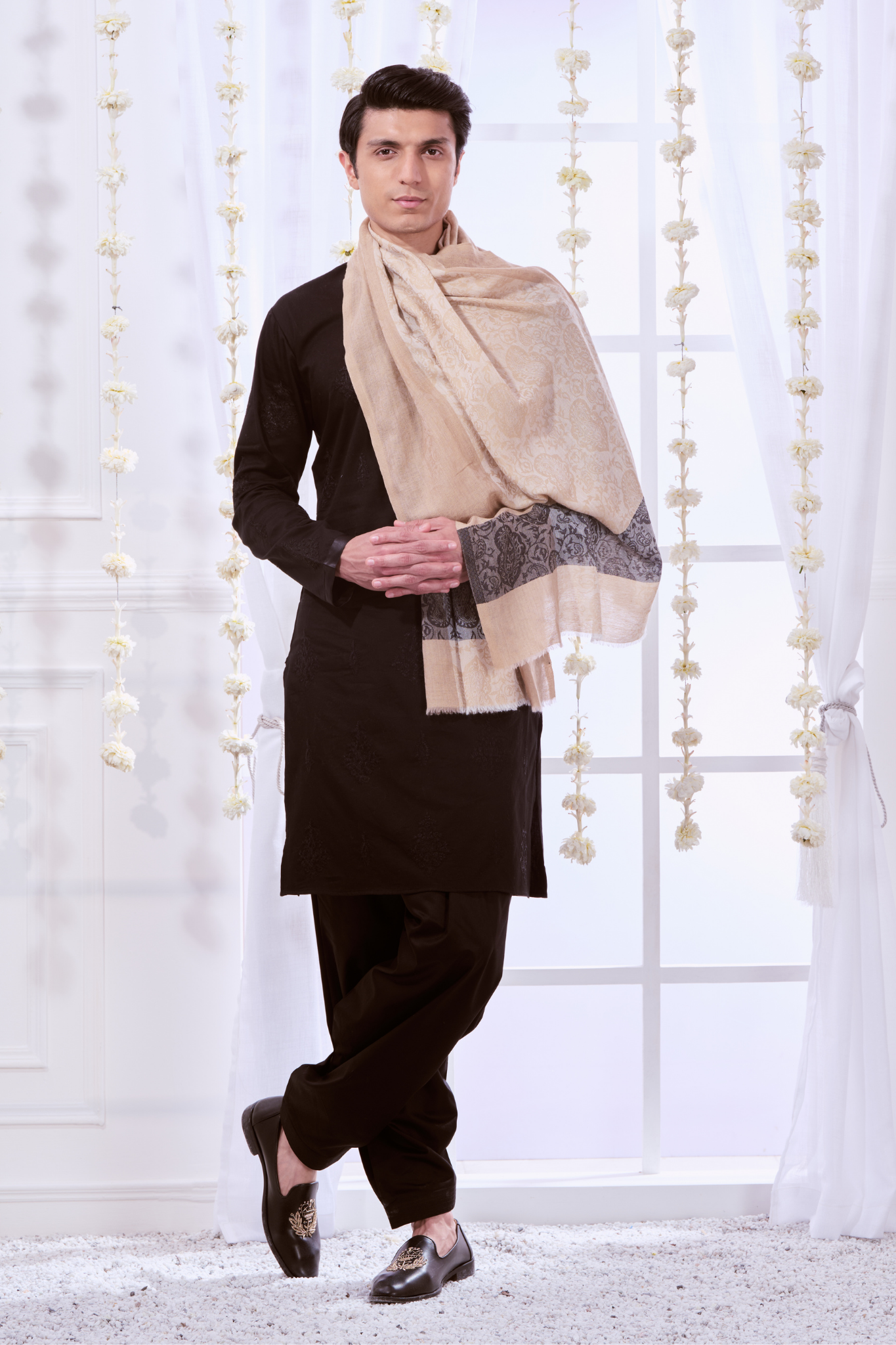 Taroob Men's Fine Wool Self Kaani Stole