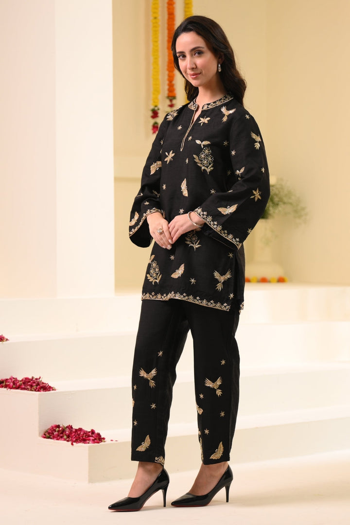 Taroob Flowers & Bugs Hand Embroidered Kurta Set