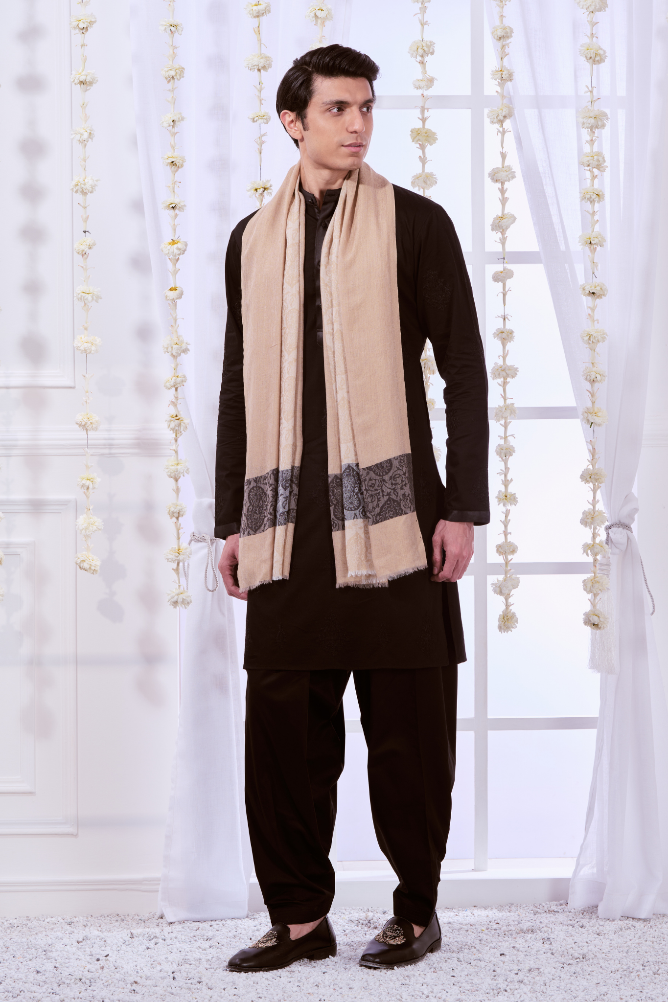 Taroob Men's Fine Wool Self Kaani Stole