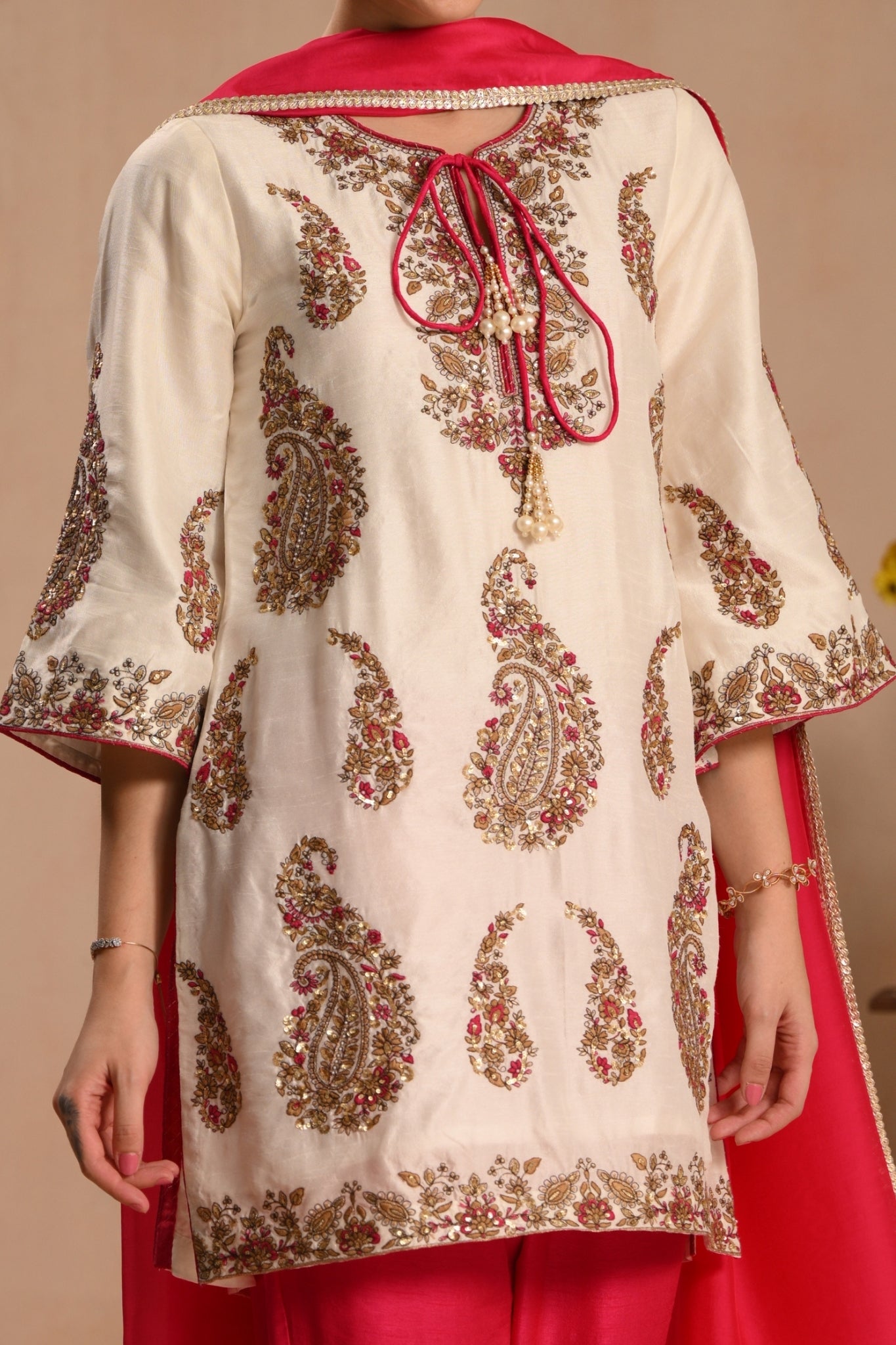 Women's White Zarbaft Hand Embroidered Kurta Set Taroob