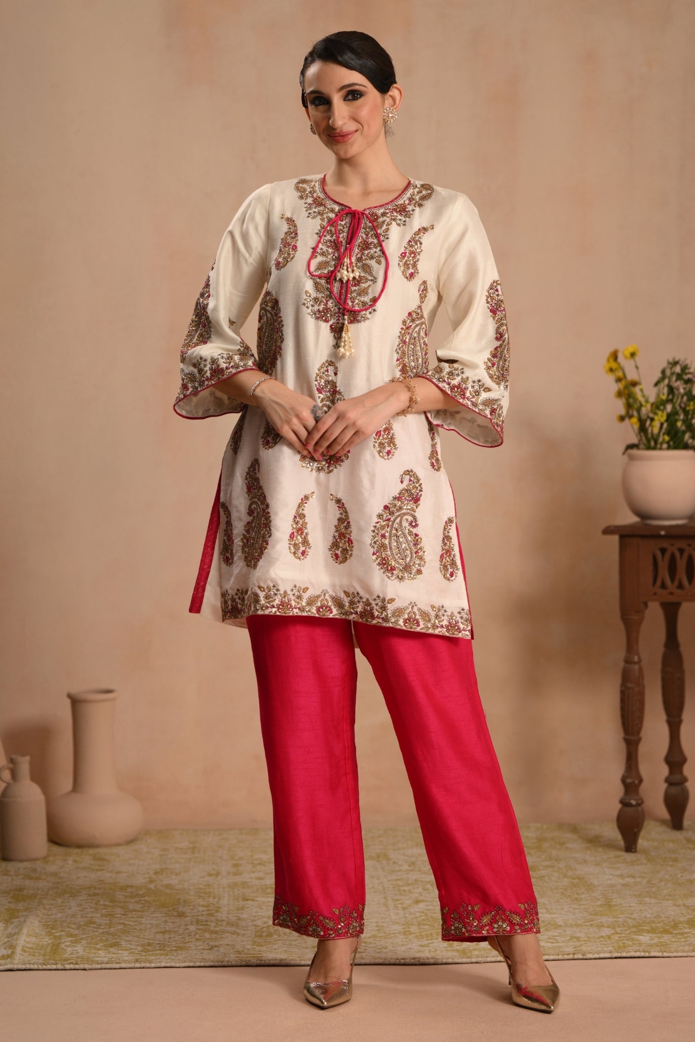 Women's White Zarbaft Hand Embroidered Kurta Set Taroob
