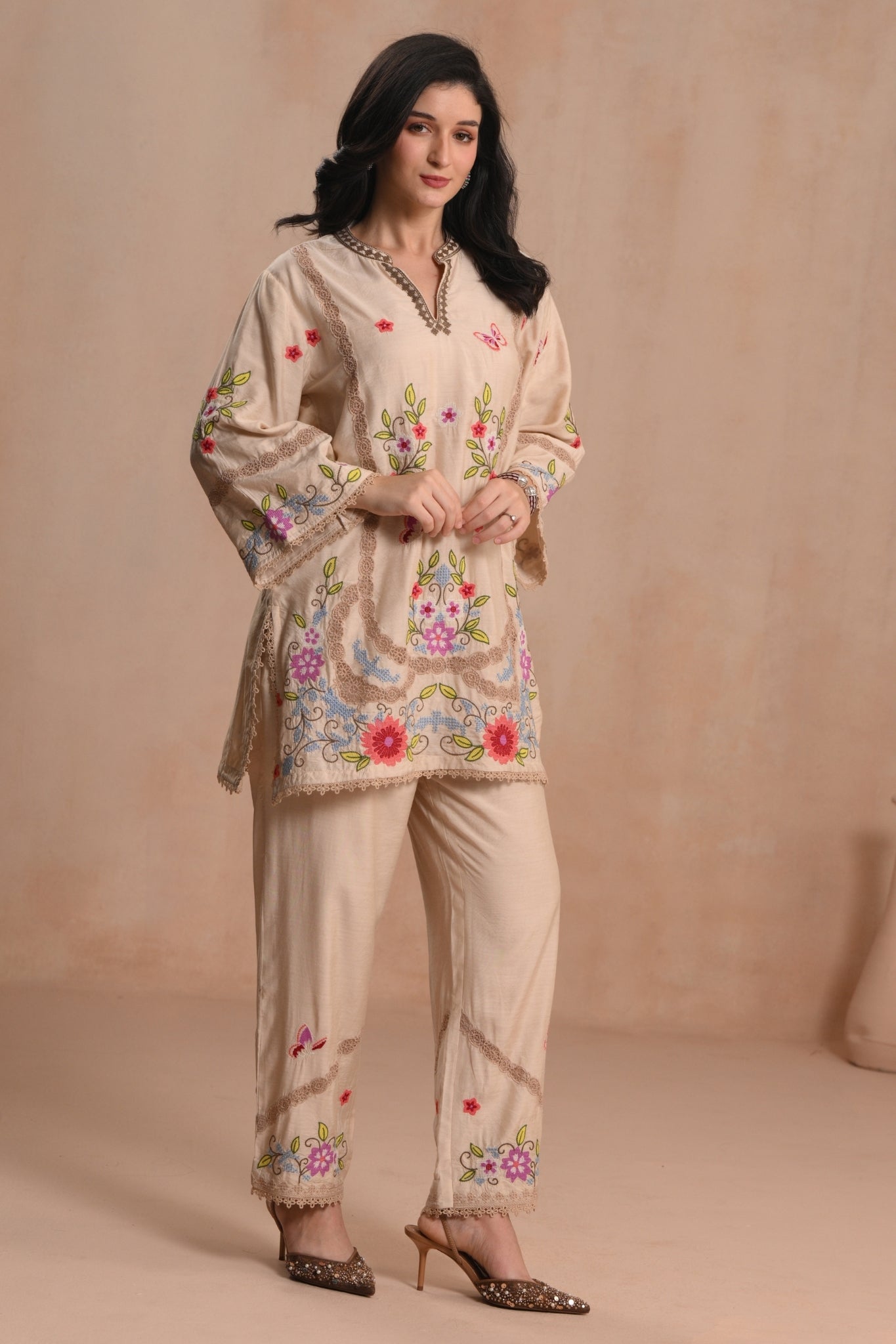 Soft Beige Parizaad Embroidererd Kurta Set Taroob