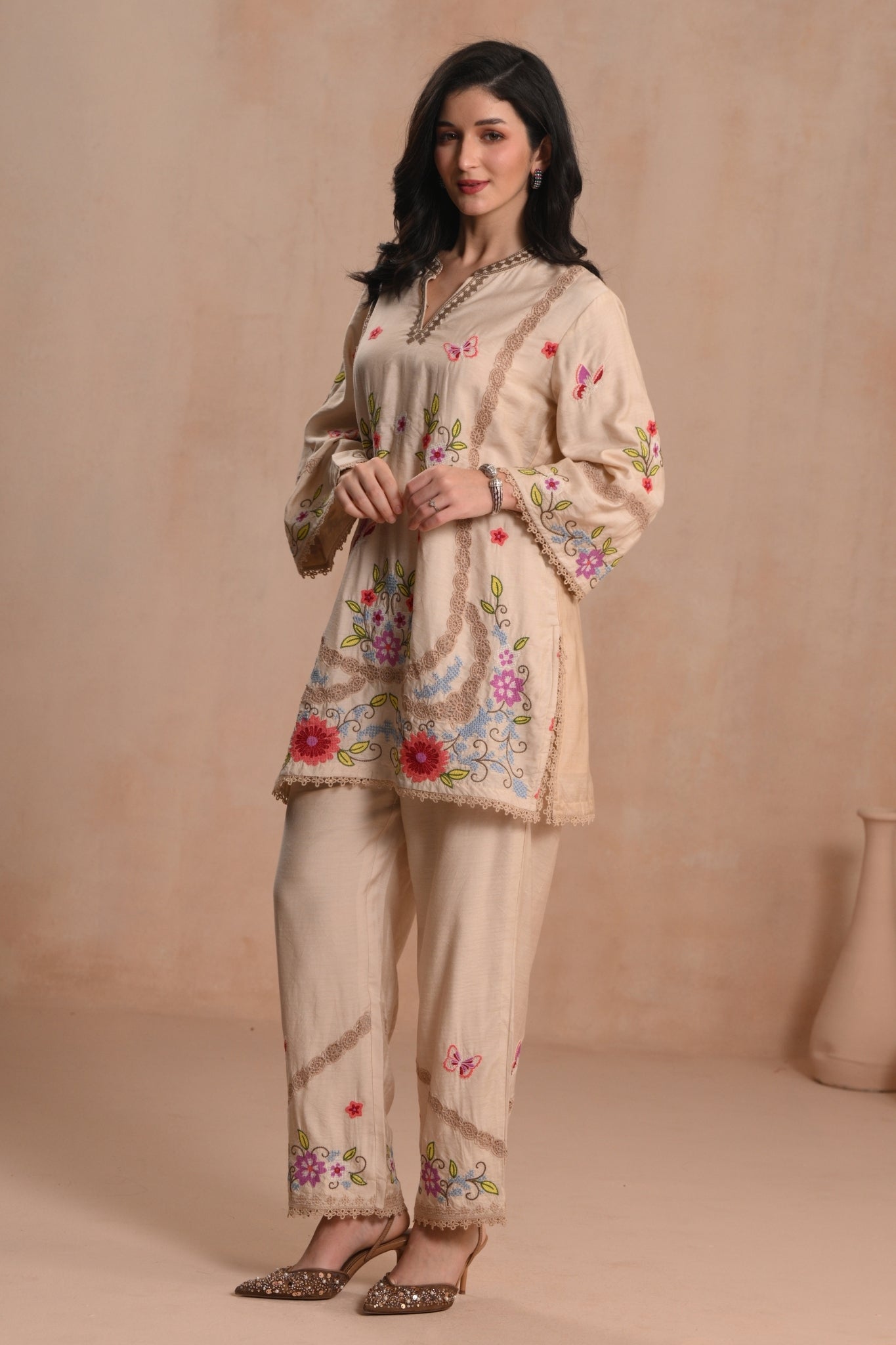Soft Beige Parizaad Embroidererd Kurta Set Taroob