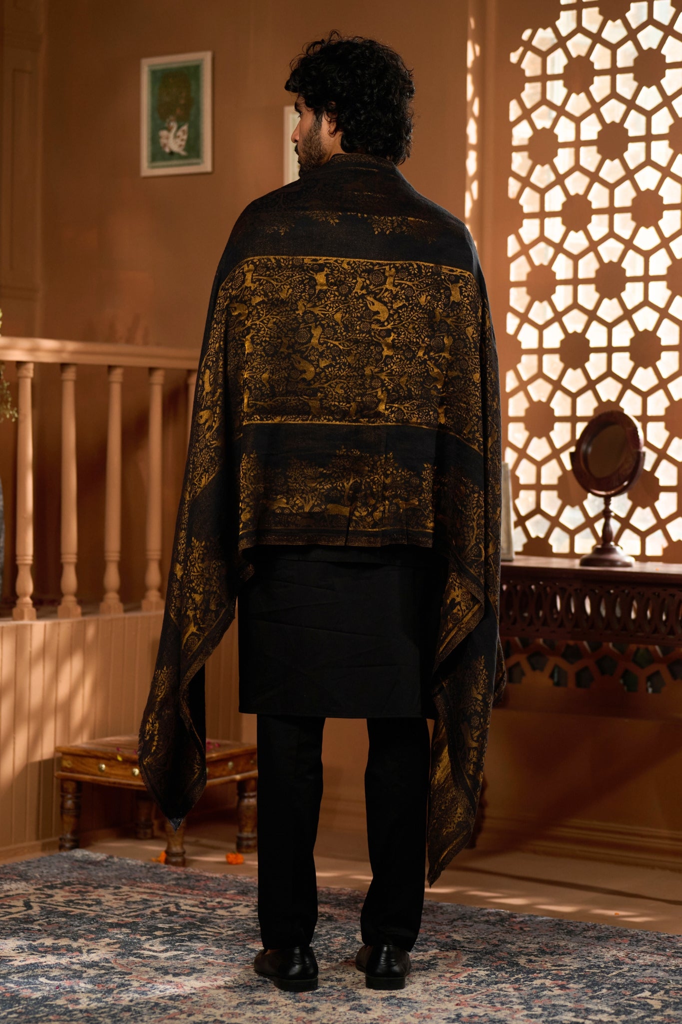 Taroob Fine Wool Shikara Zari Stole