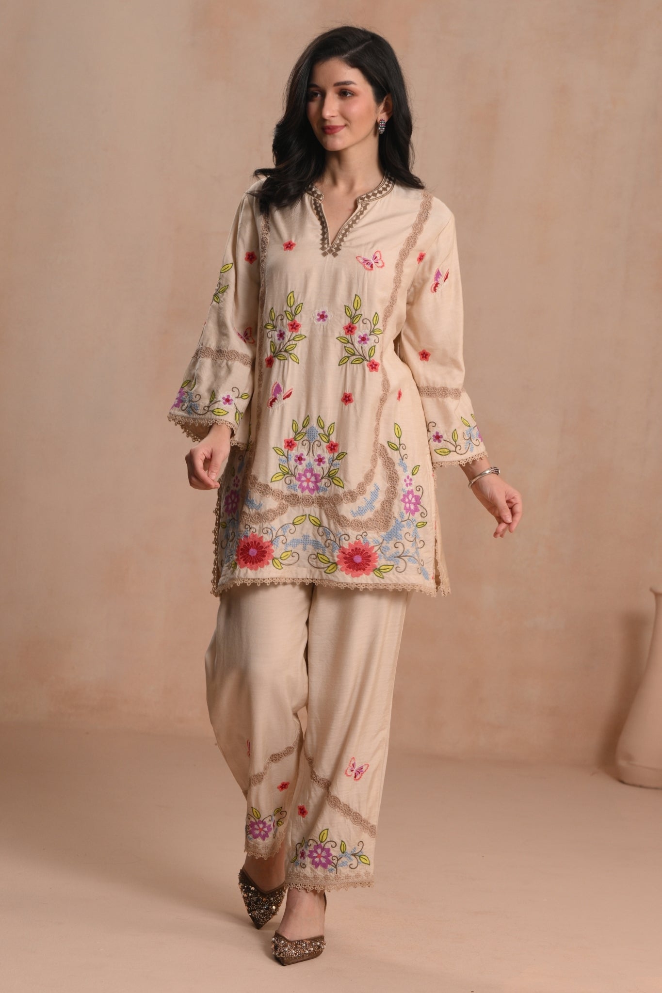 Soft Beige Parizaad Embroidererd Kurta Set Taroob