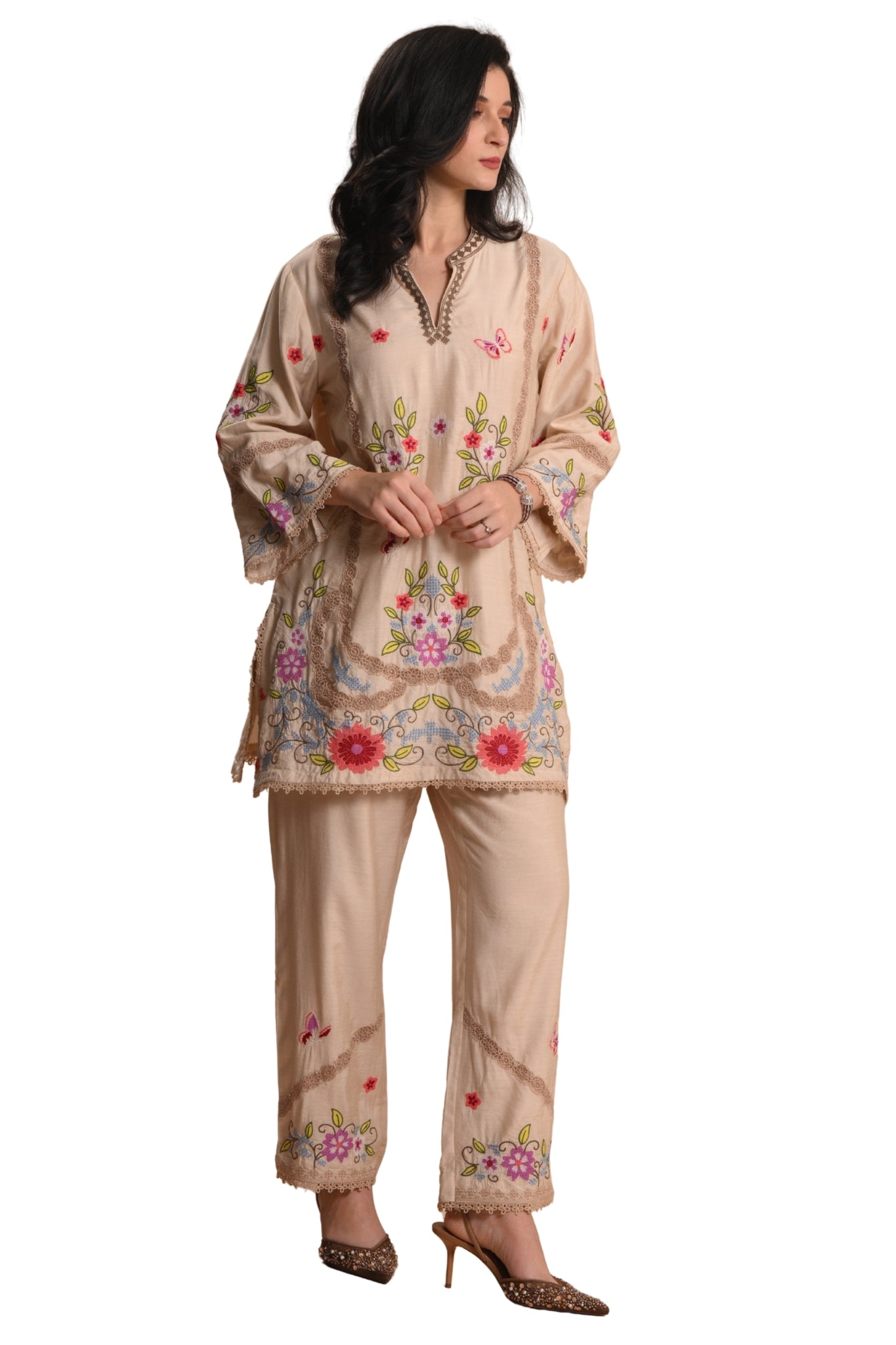 Soft Beige Parizaad Embroidererd Kurta Set Taroob
